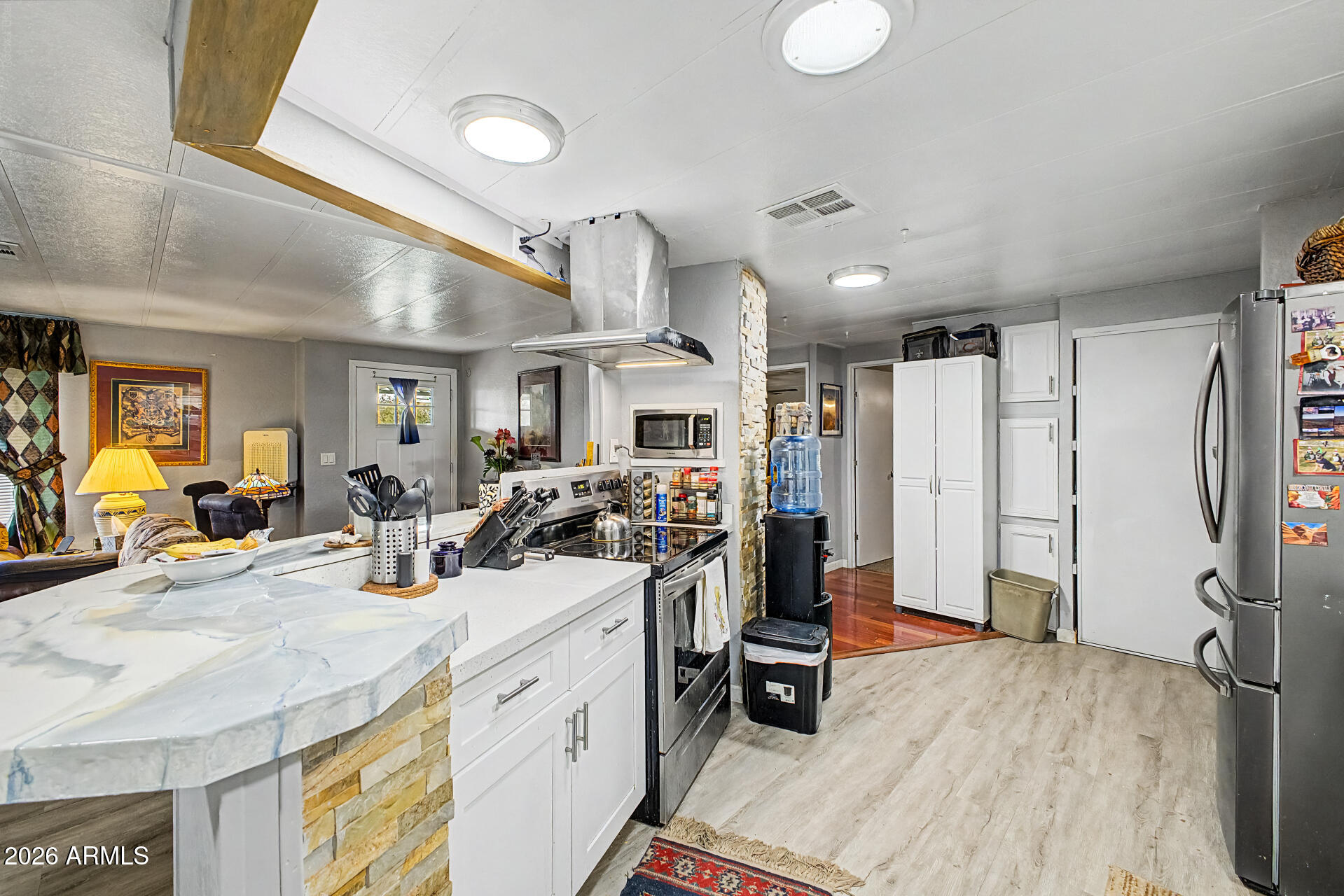 3540 W QUAIL Avenue