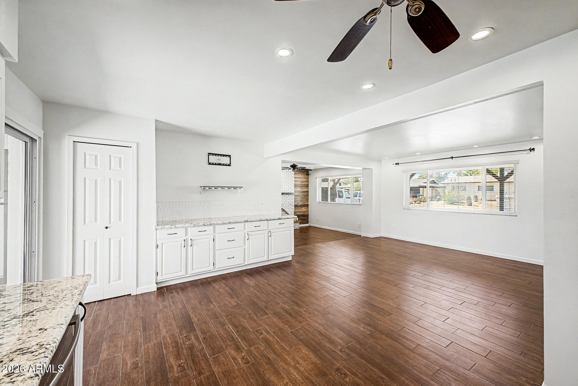 9041 E GARY Lane
