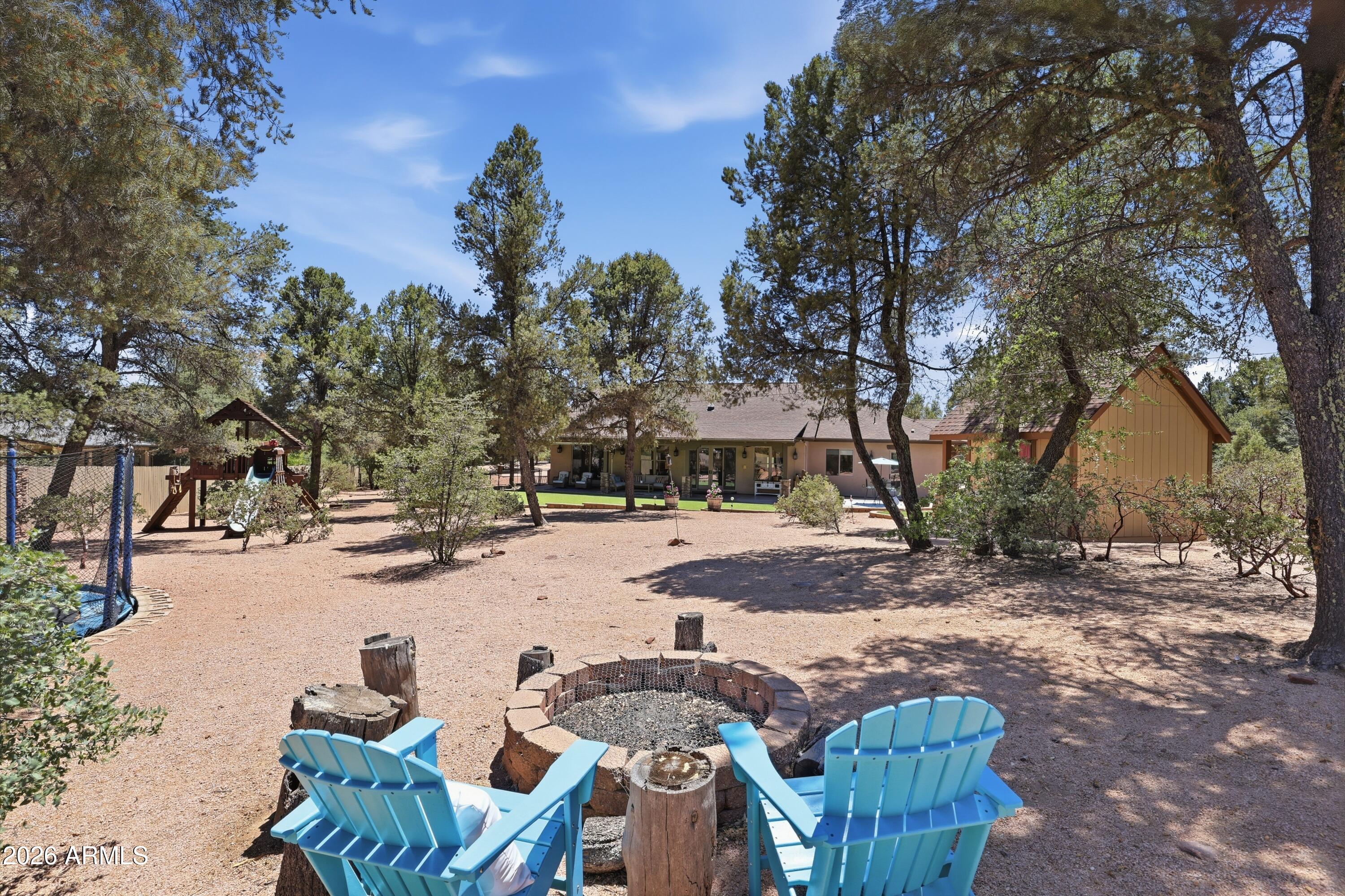 1006 W ROCK SPRINGS Circle