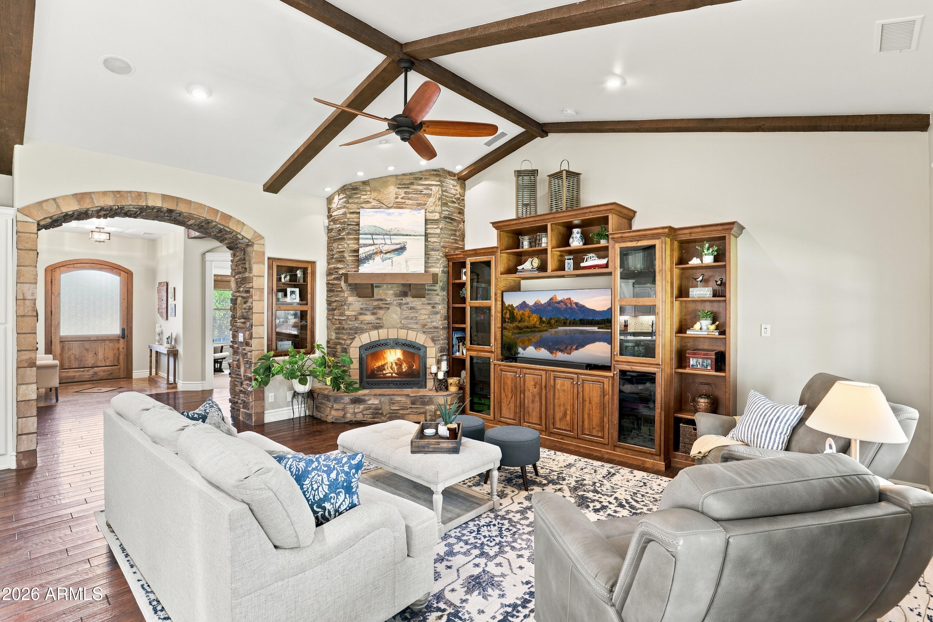 1006 W ROCK SPRINGS Circle