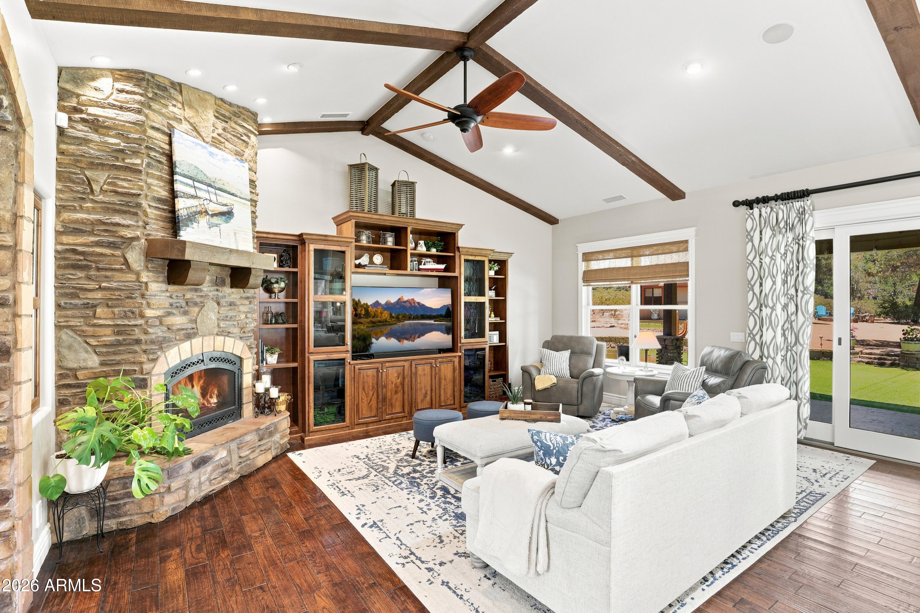 1006 W ROCK SPRINGS Circle