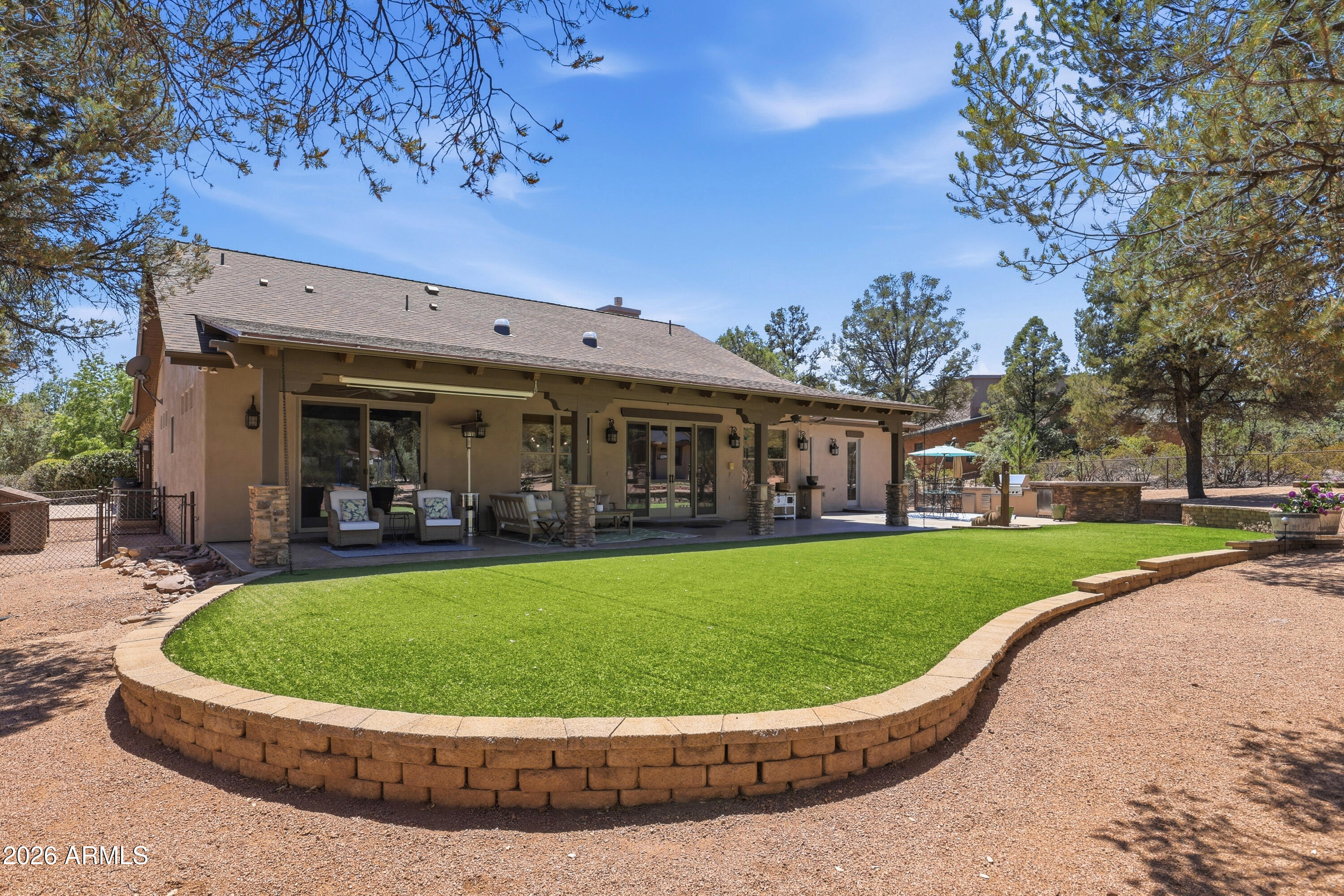 1006 W ROCK SPRINGS Circle
