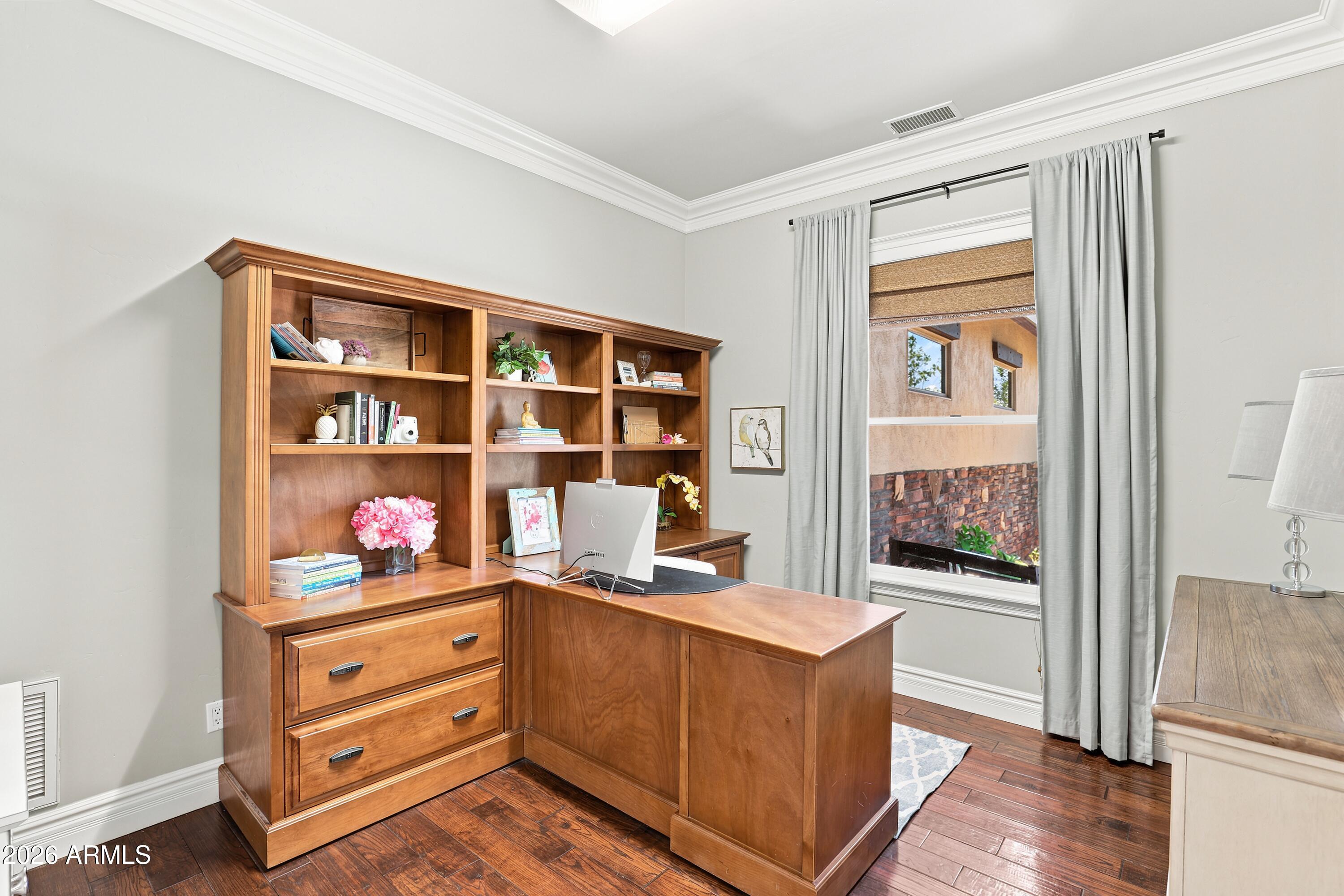 1006 W ROCK SPRINGS Circle