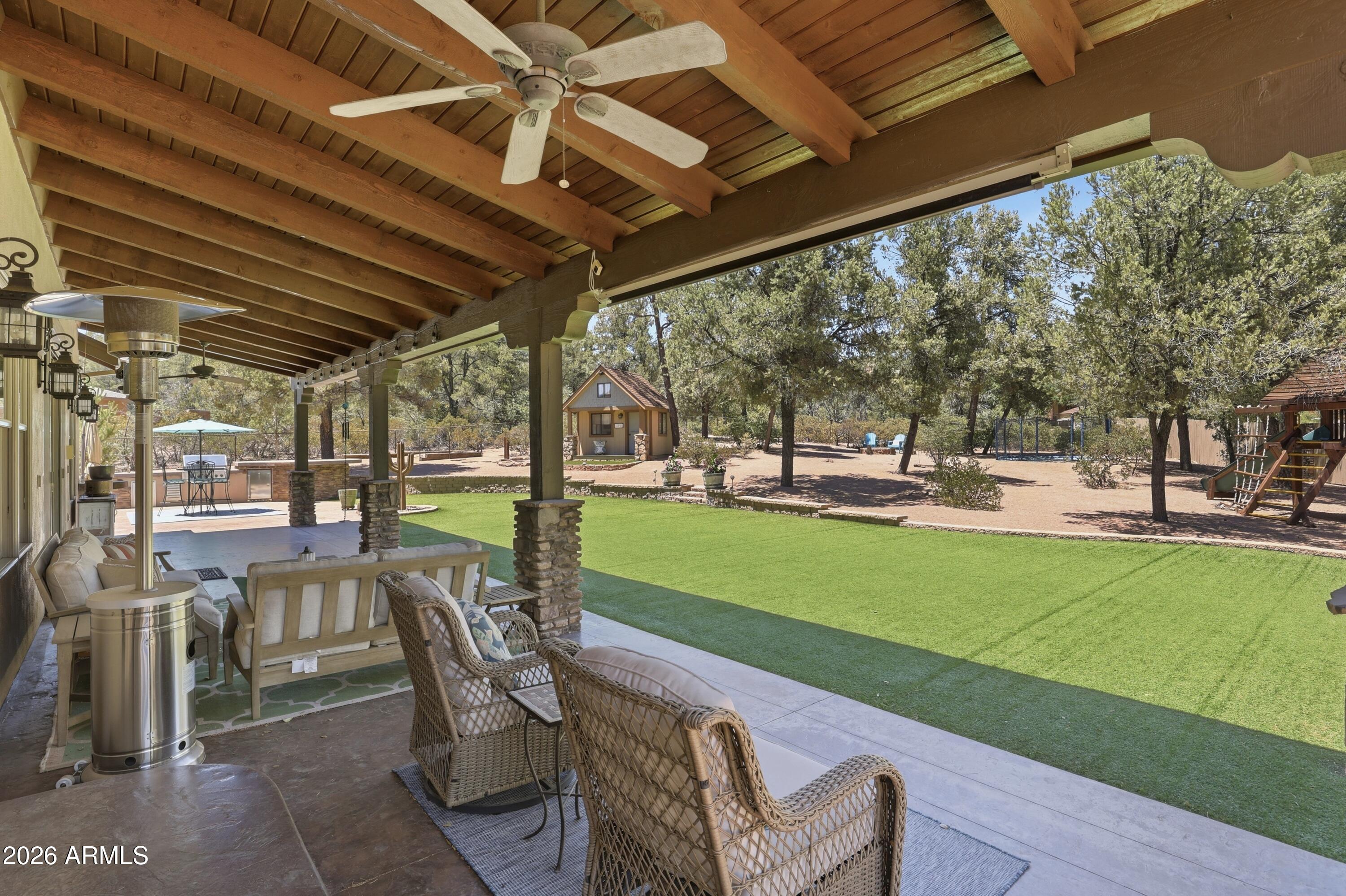 1006 W ROCK SPRINGS Circle