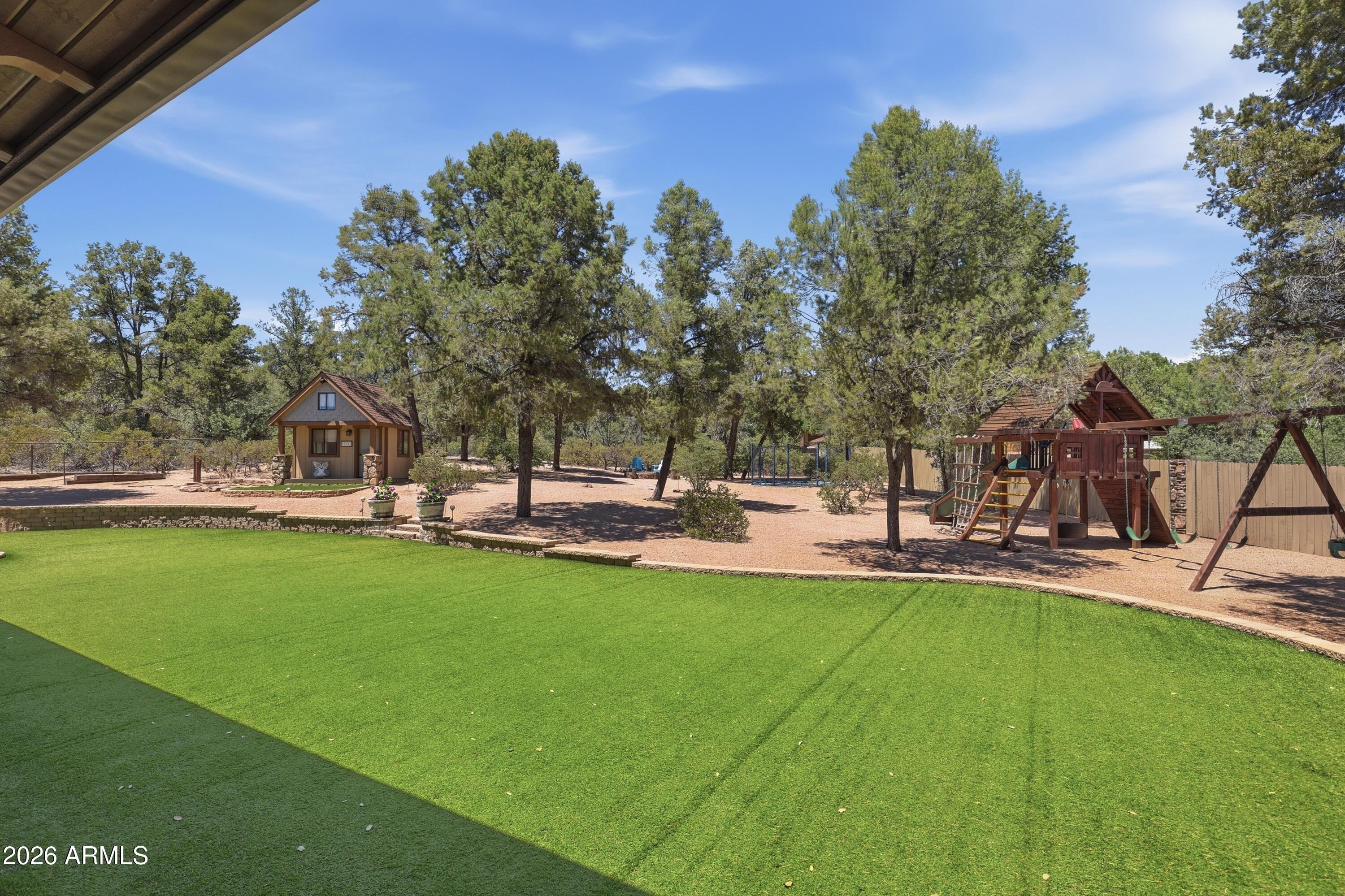 1006 W ROCK SPRINGS Circle