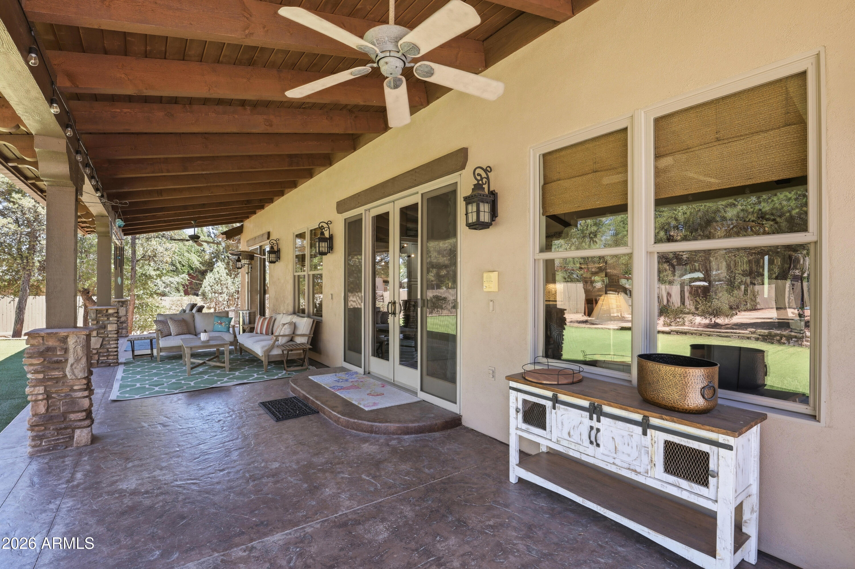 1006 W ROCK SPRINGS Circle