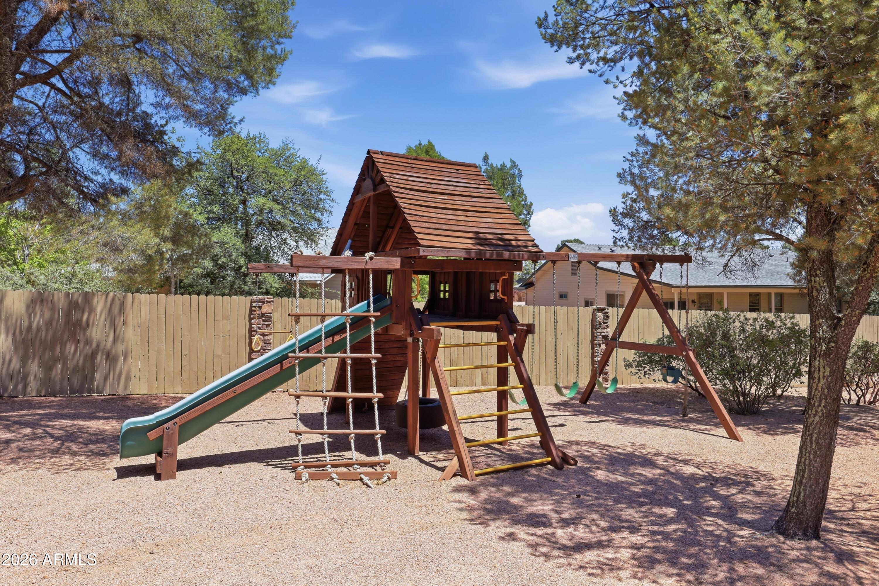 1006 W ROCK SPRINGS Circle