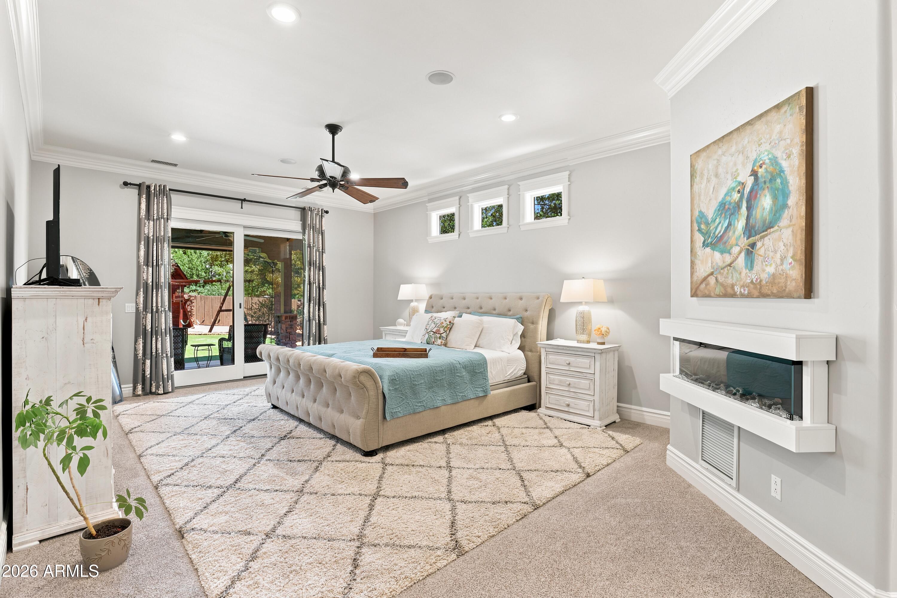 1006 W ROCK SPRINGS Circle