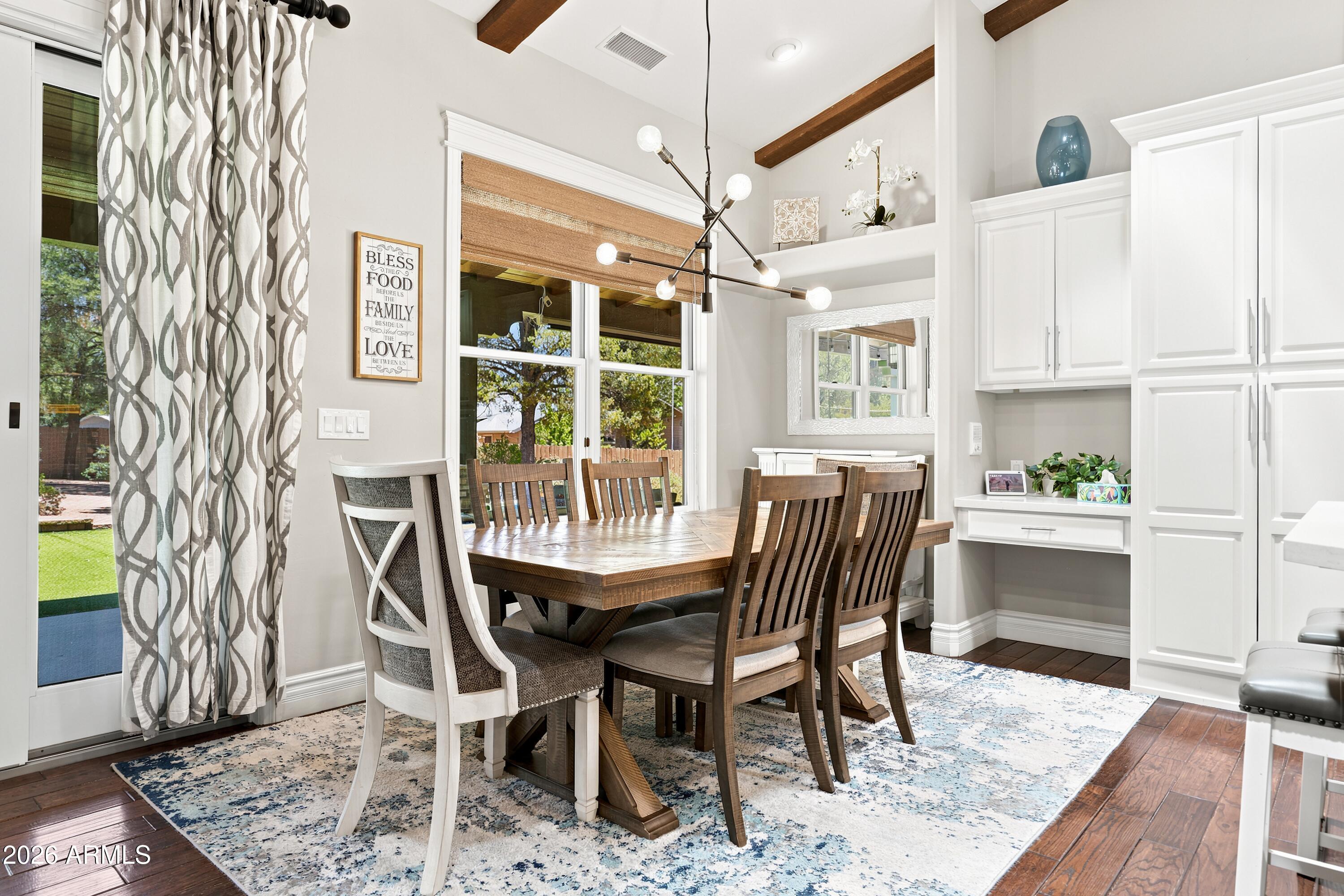 1006 W ROCK SPRINGS Circle