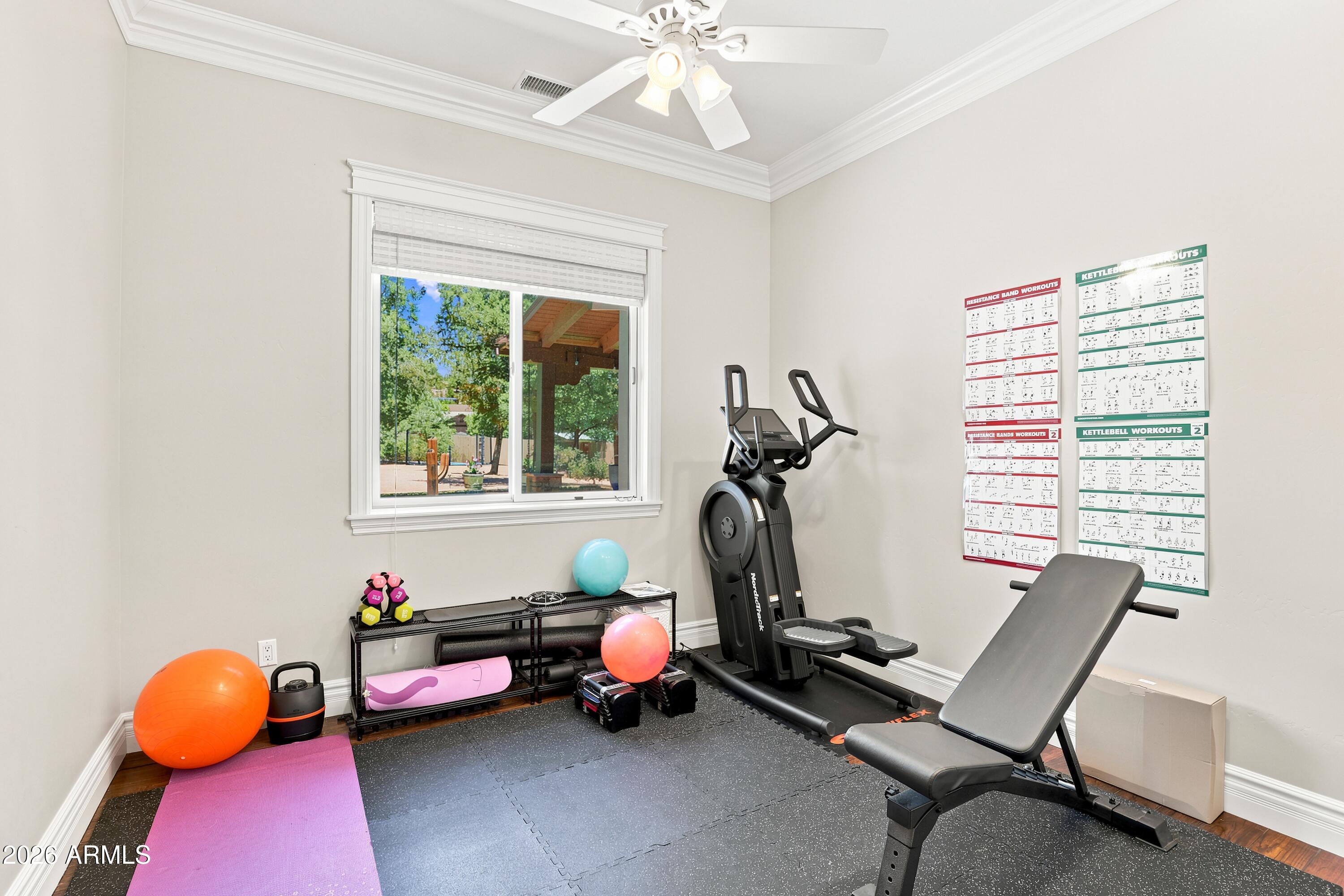 1006 W ROCK SPRINGS Circle
