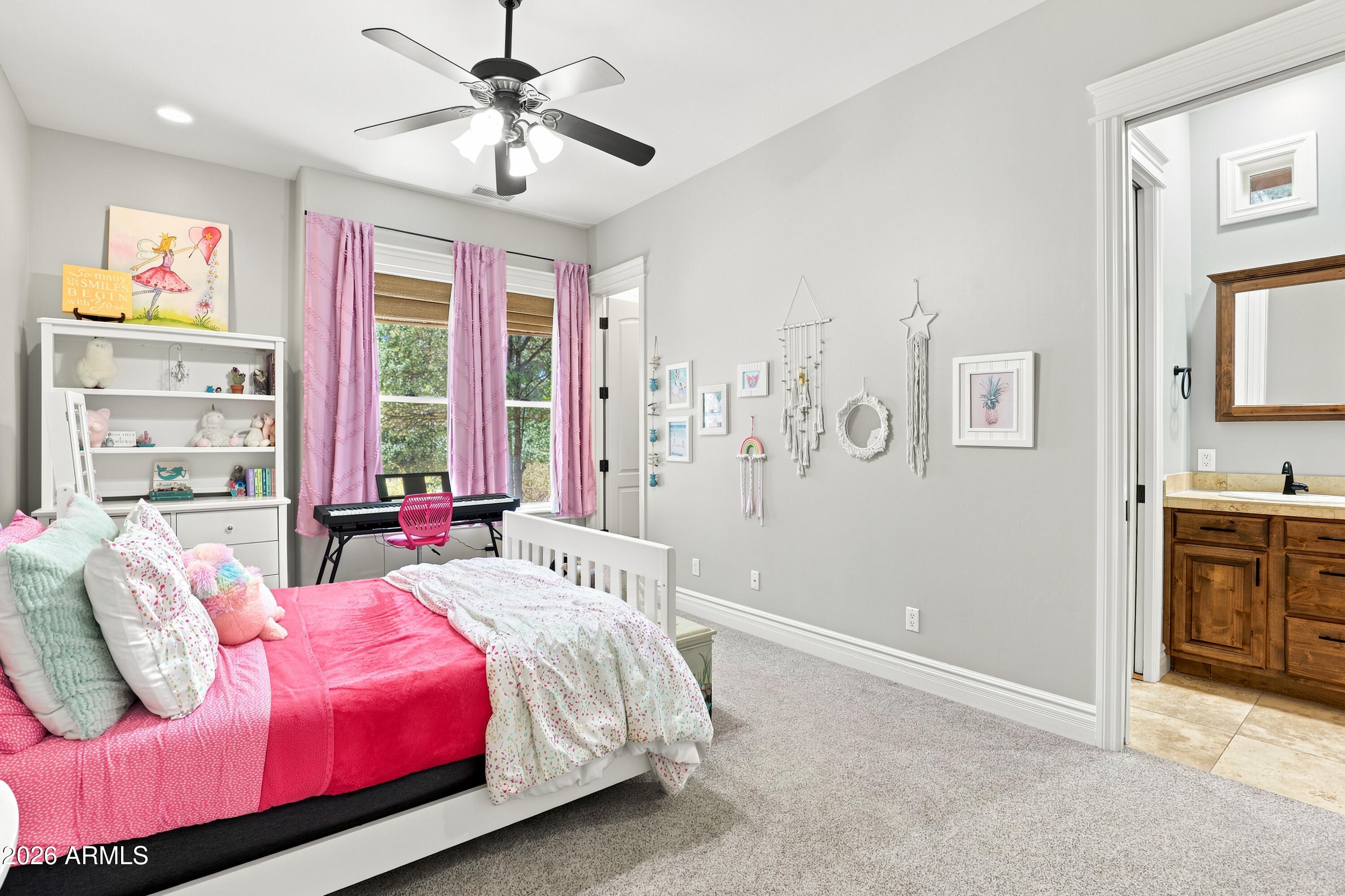 1006 W ROCK SPRINGS Circle