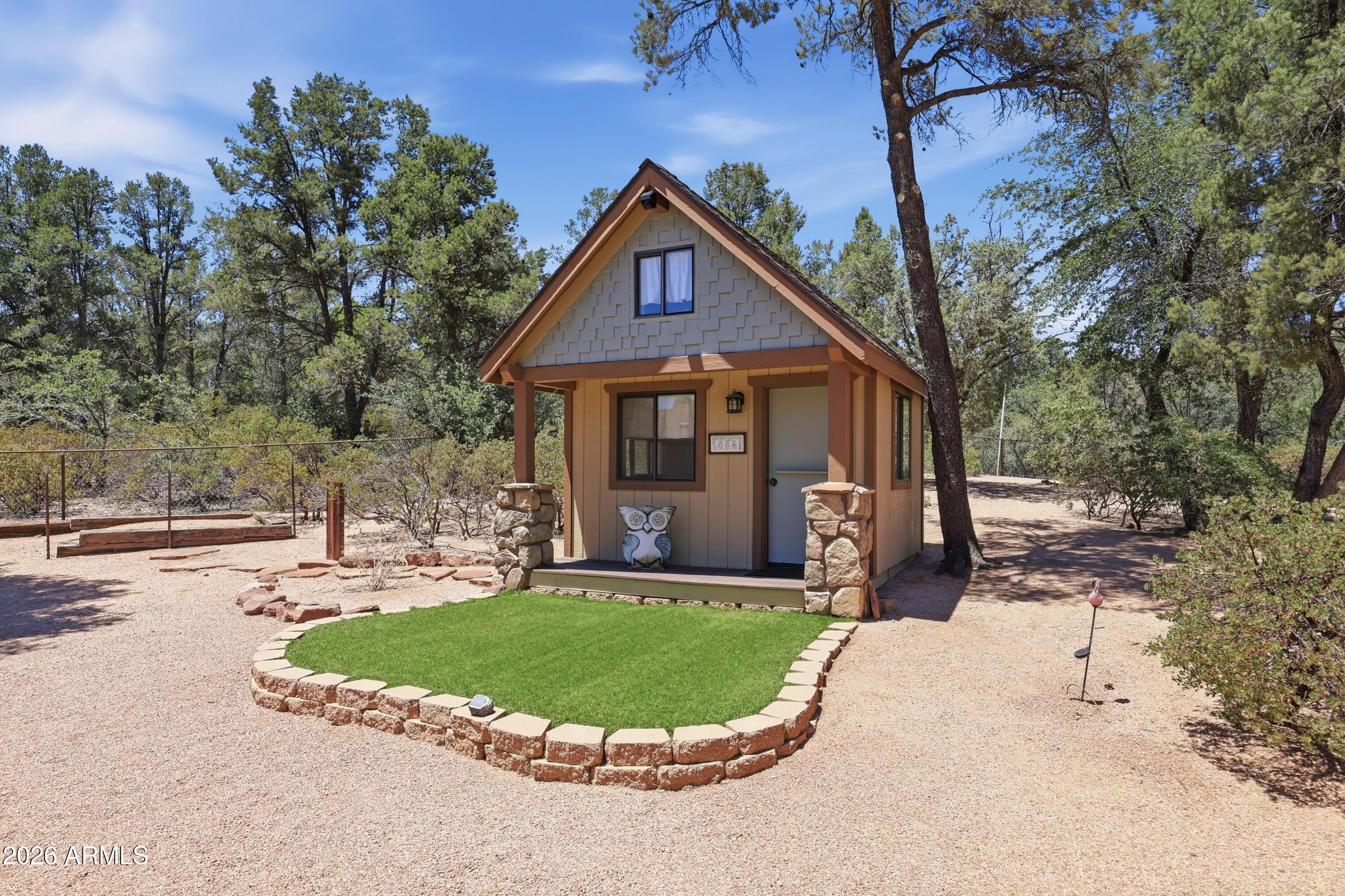1006 W ROCK SPRINGS Circle
