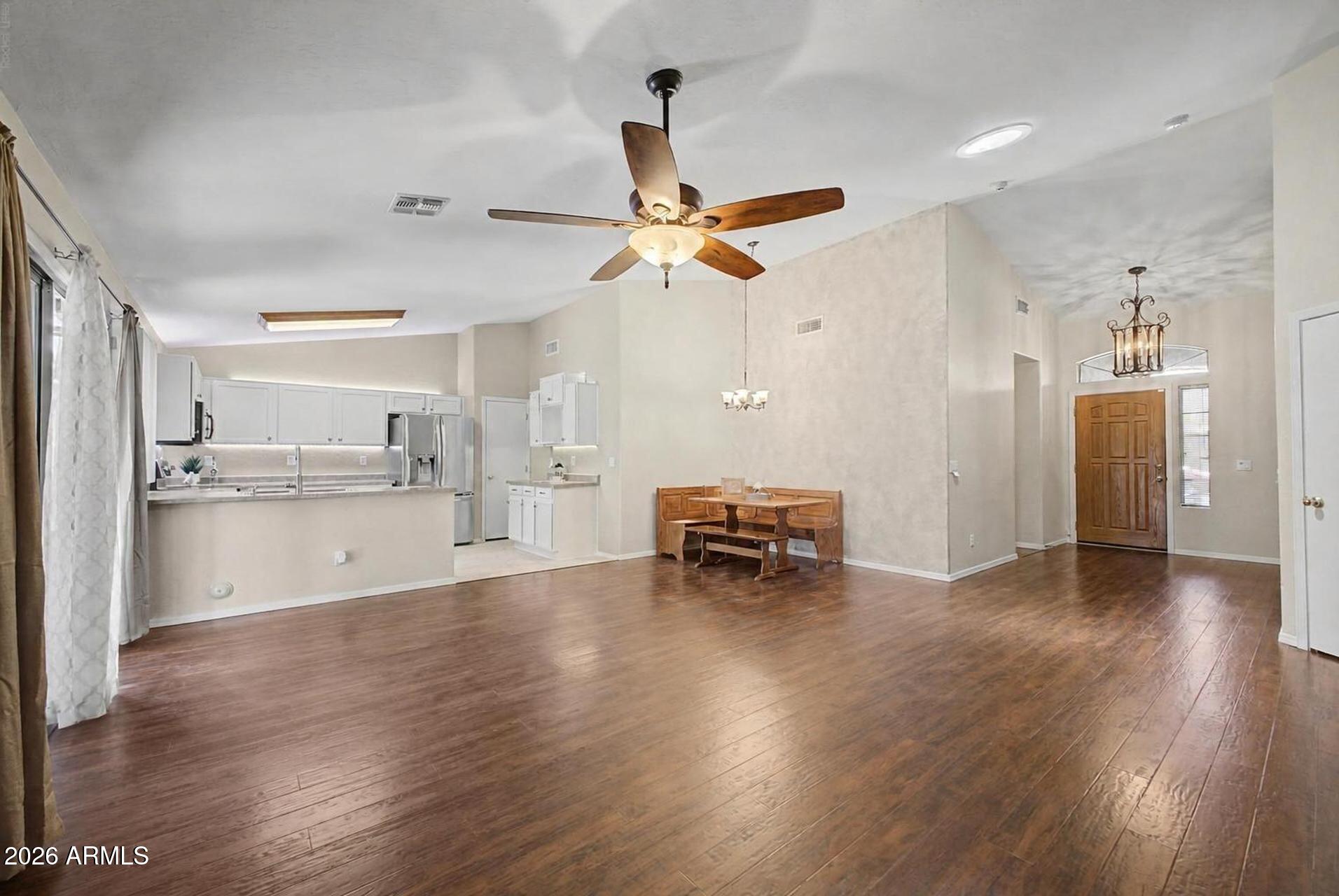 1044 S VEGAS