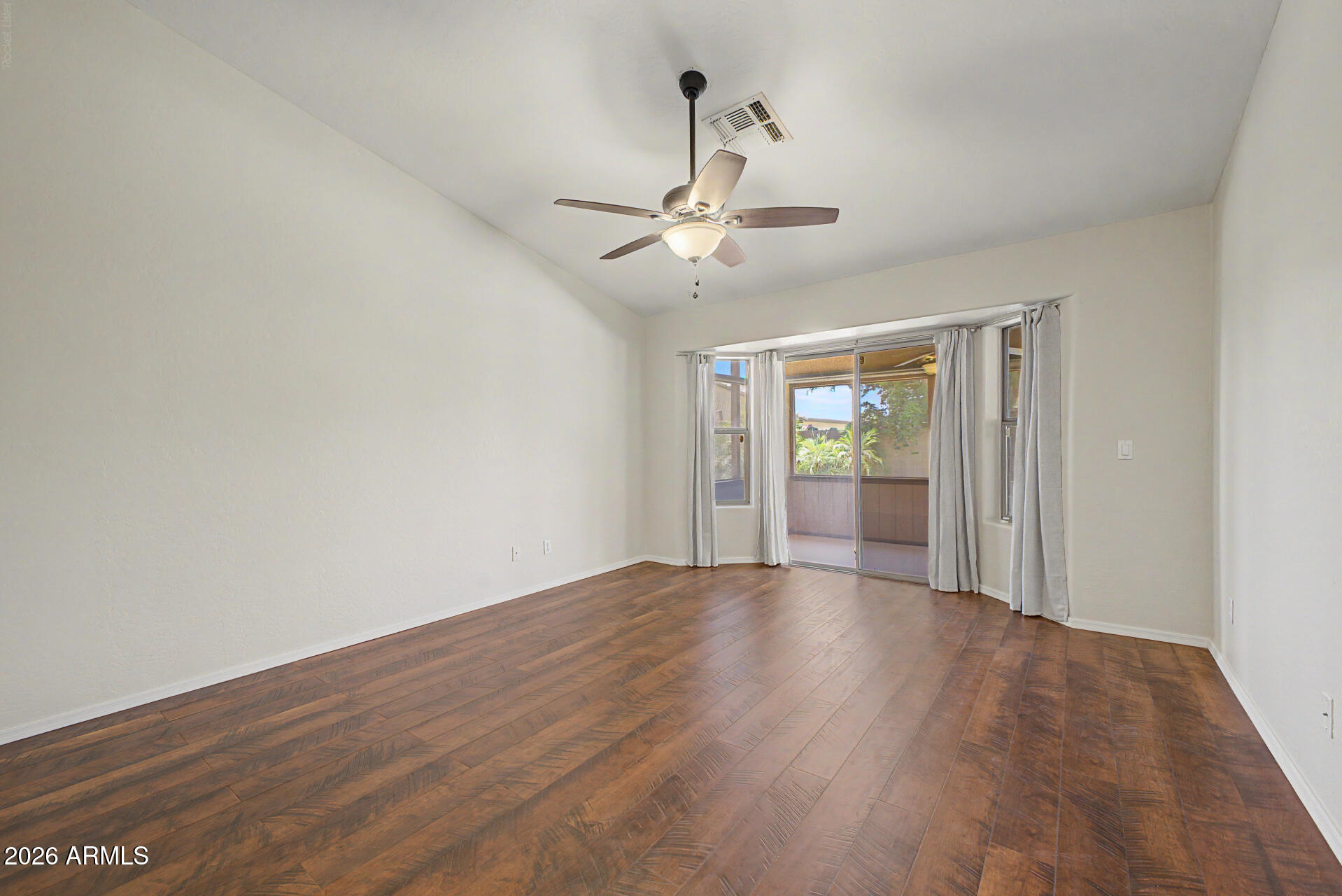 1044 S VEGAS