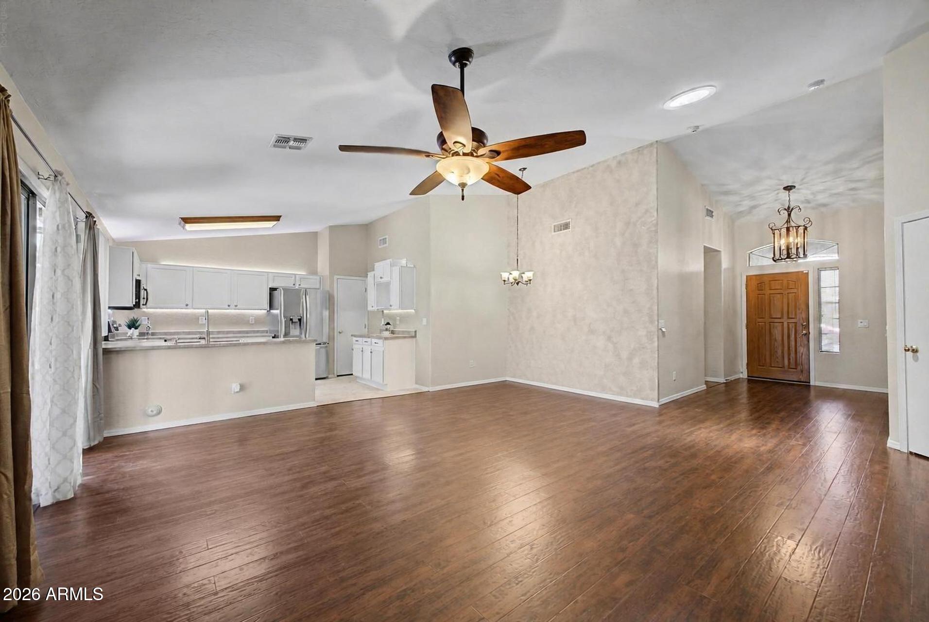 1044 S VEGAS