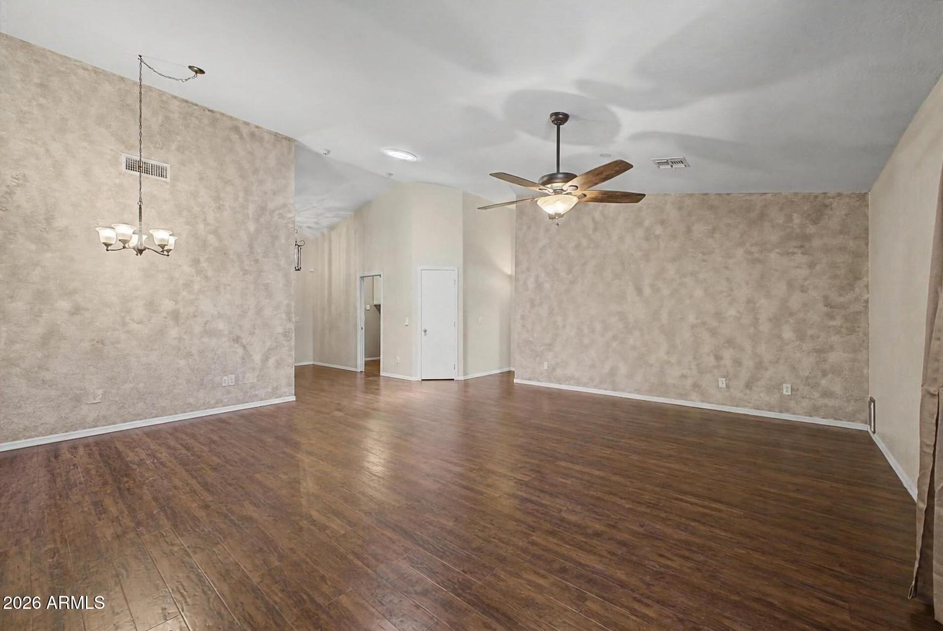 1044 S VEGAS