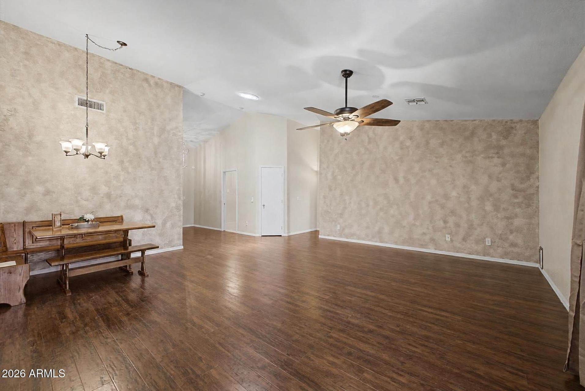 1044 S VEGAS