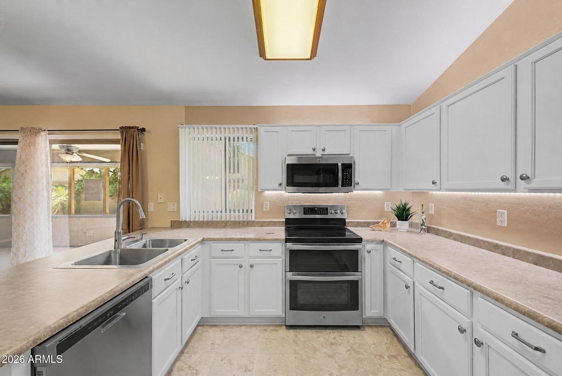1044 S VEGAS