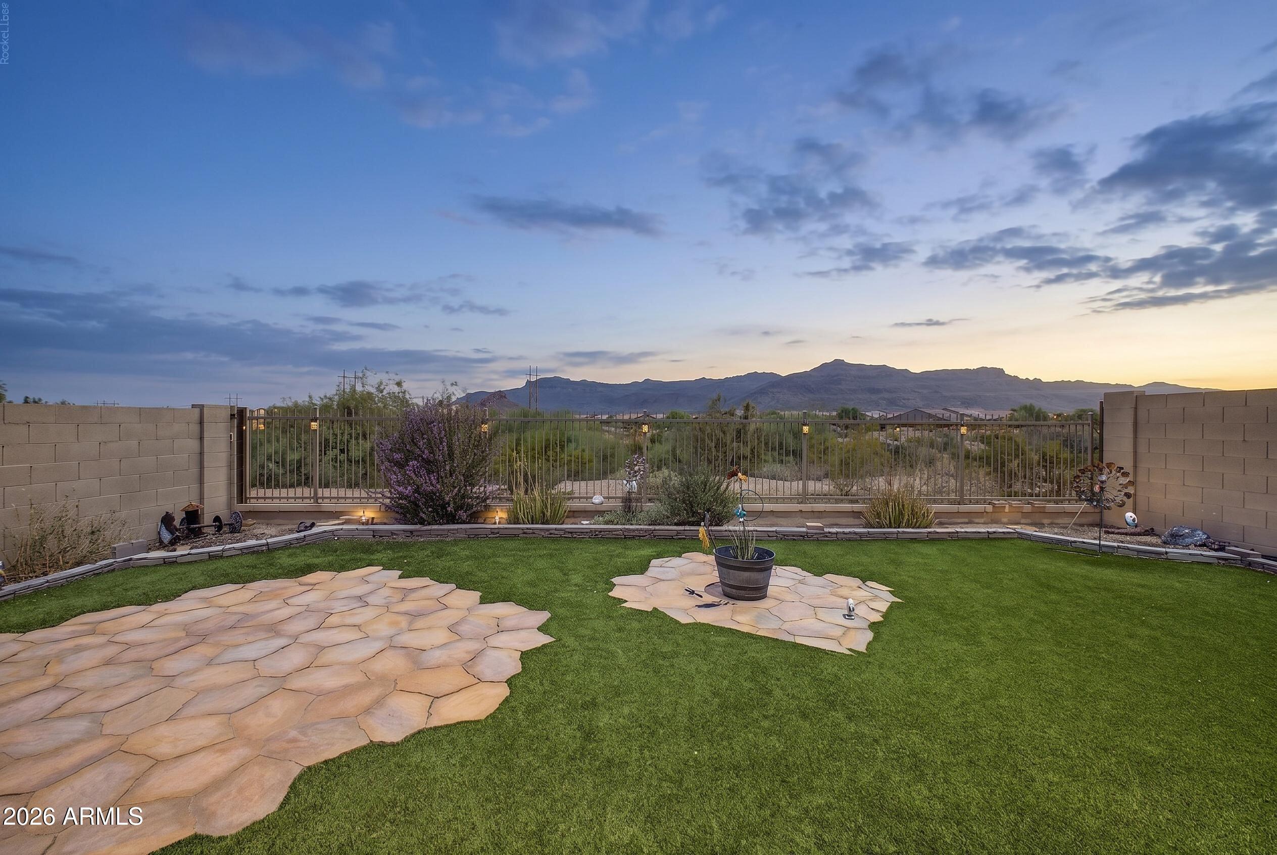 11894 E RED BUTTE