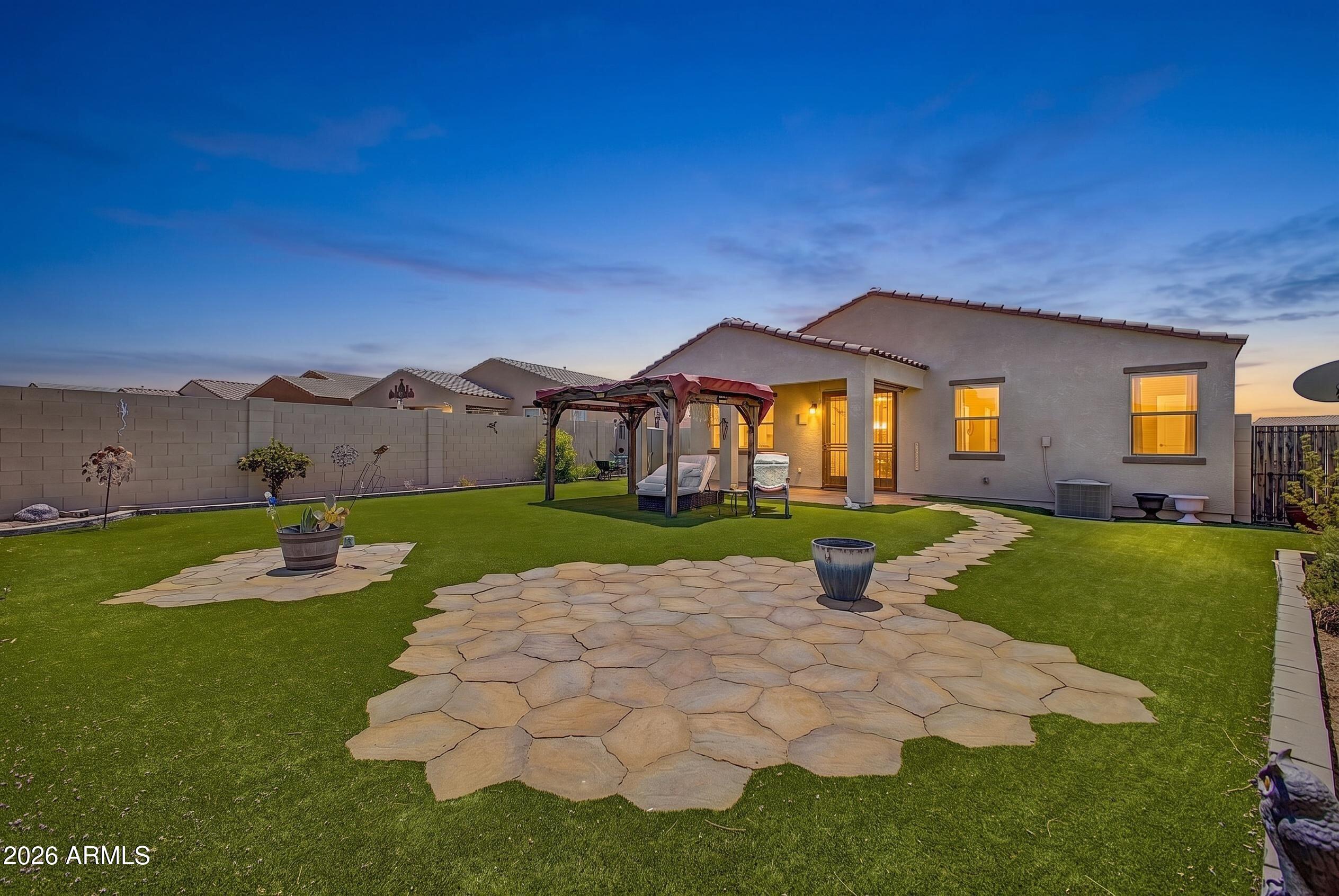 11894 E RED BUTTE