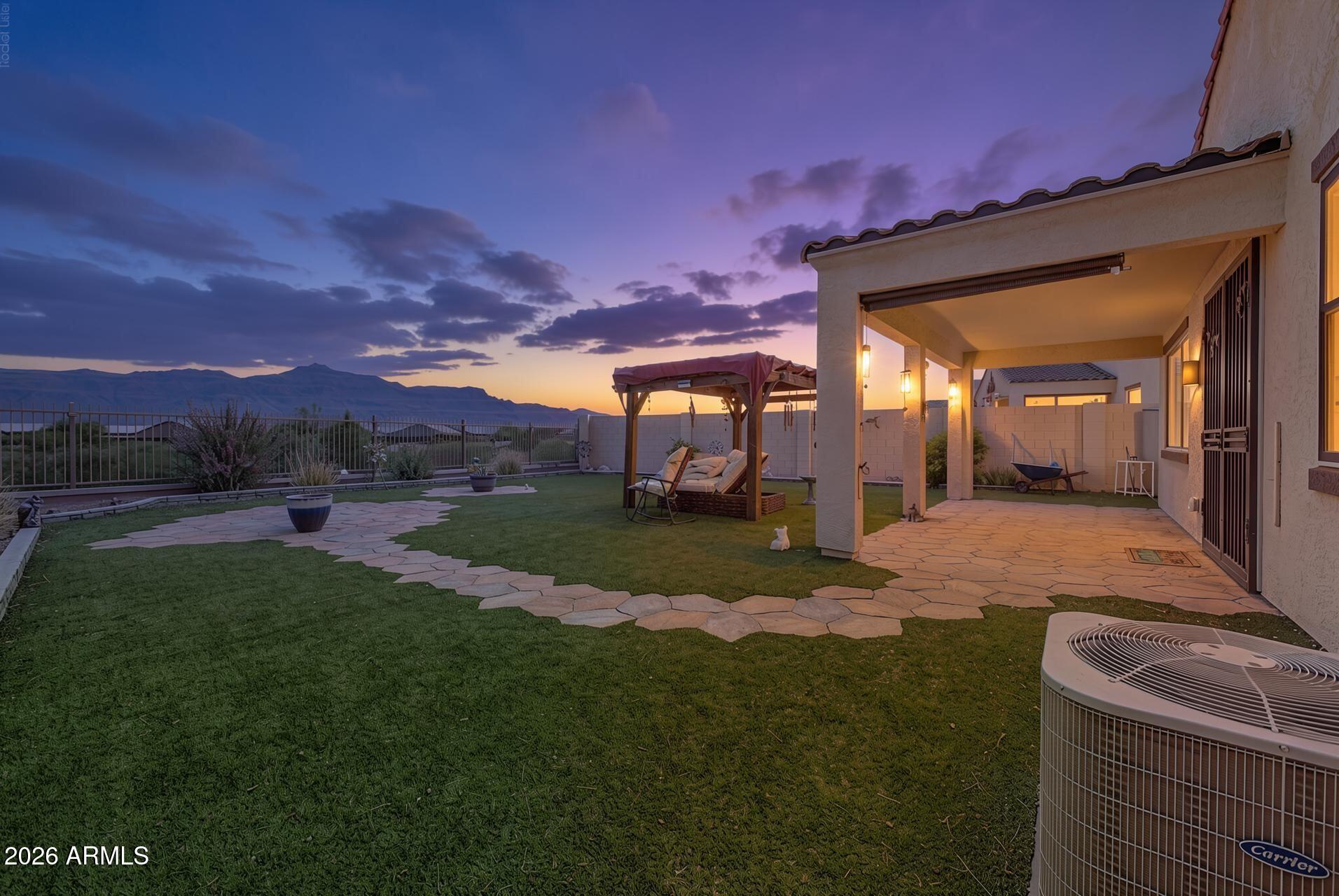 11894 E RED BUTTE