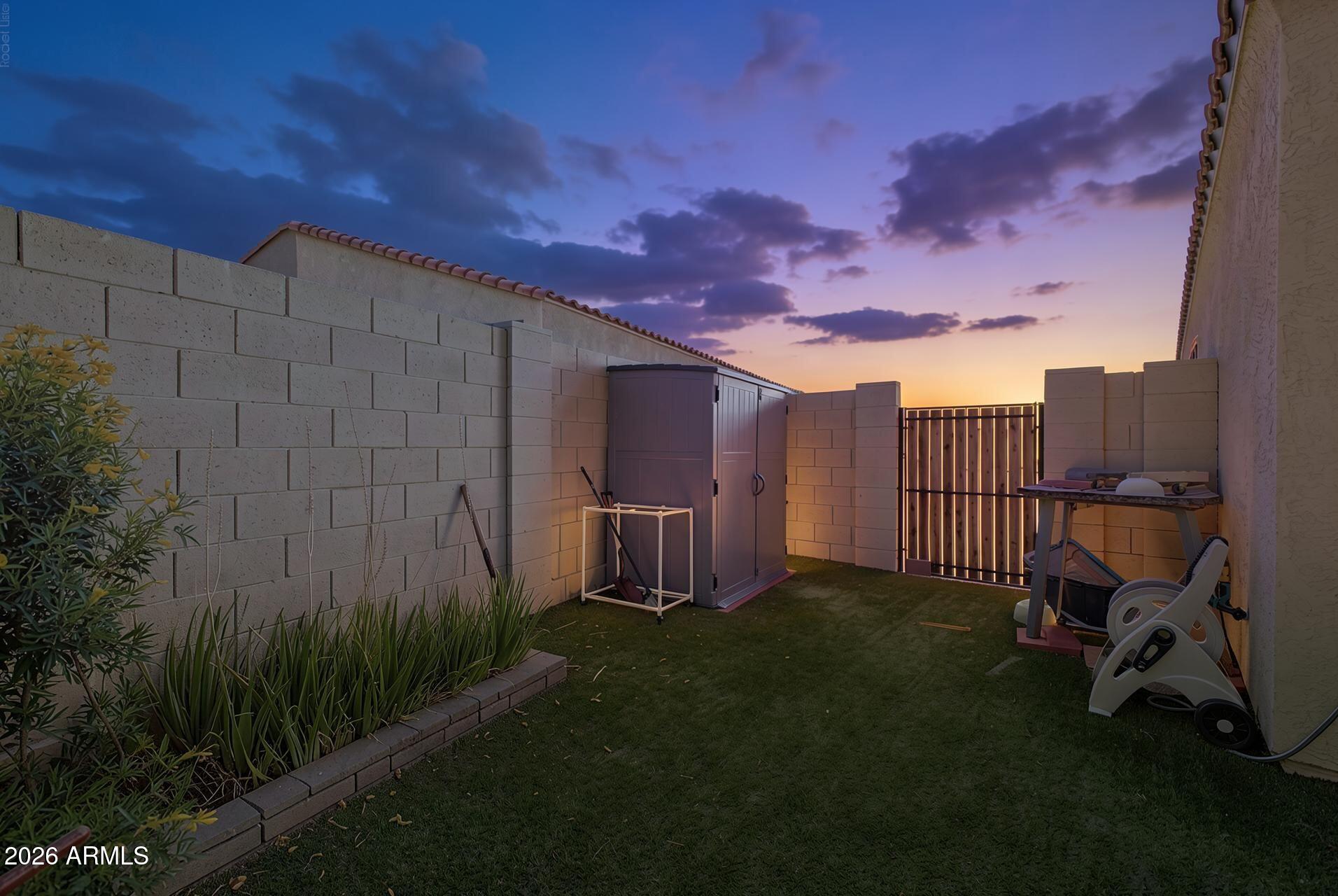 11894 E RED BUTTE