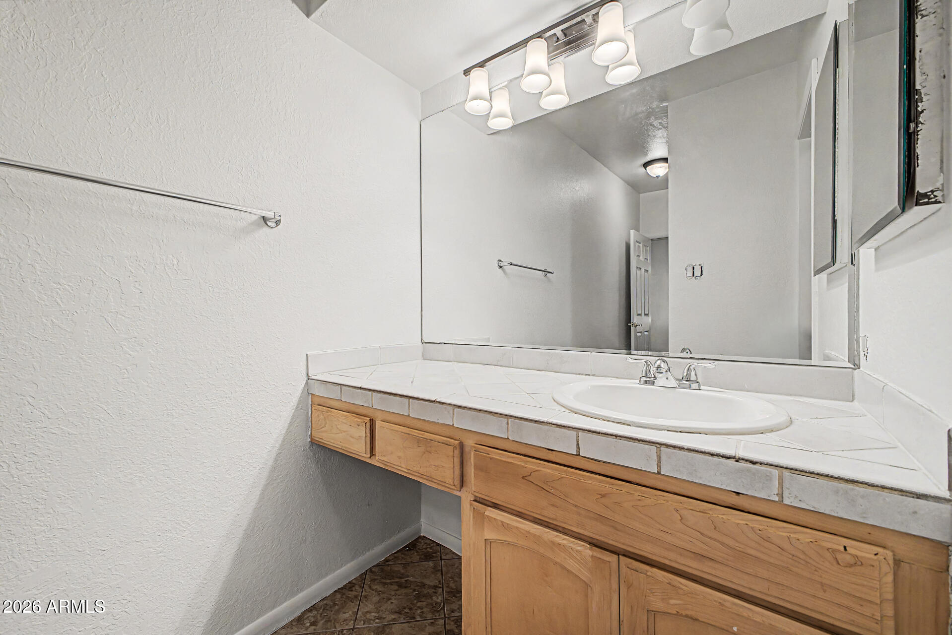 2233 E HIGHLAND Avenue 138