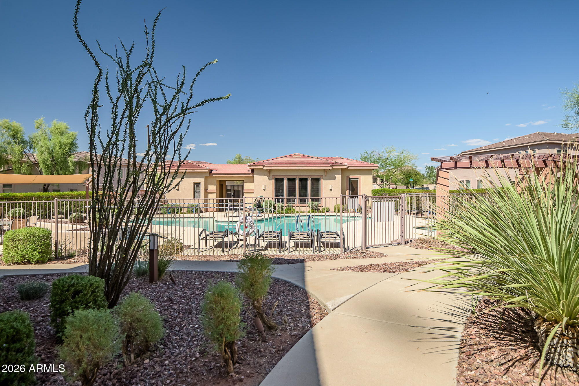 42424 N GAVILAN PEAK Parkway 25206