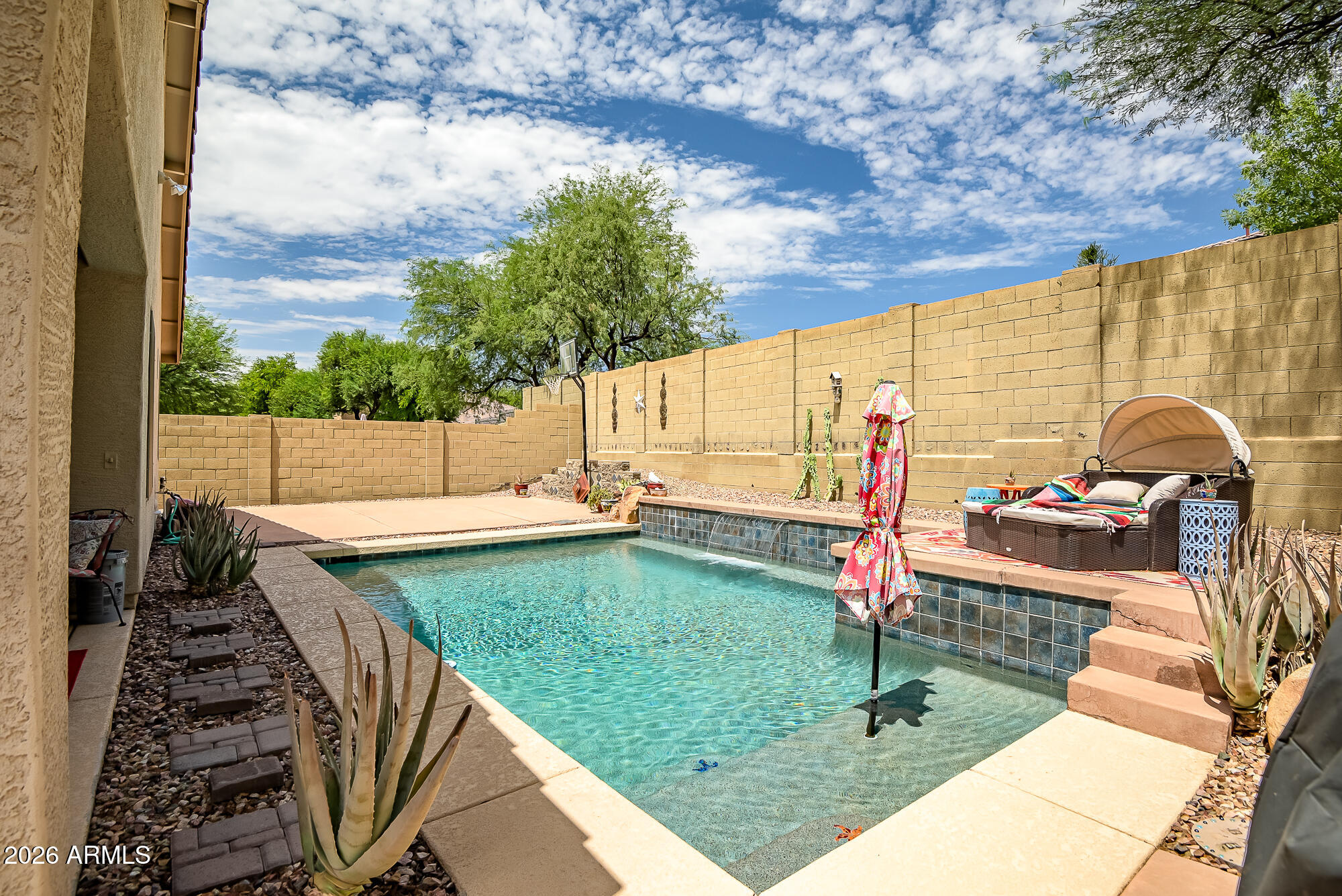 3344 W KING Drive