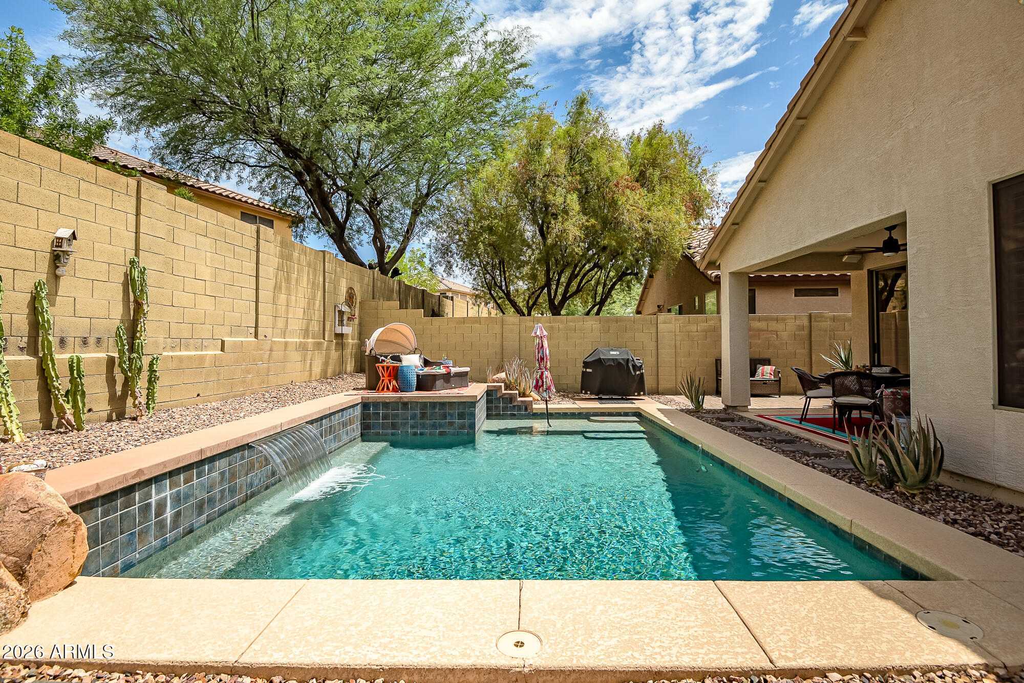 3344 W KING Drive