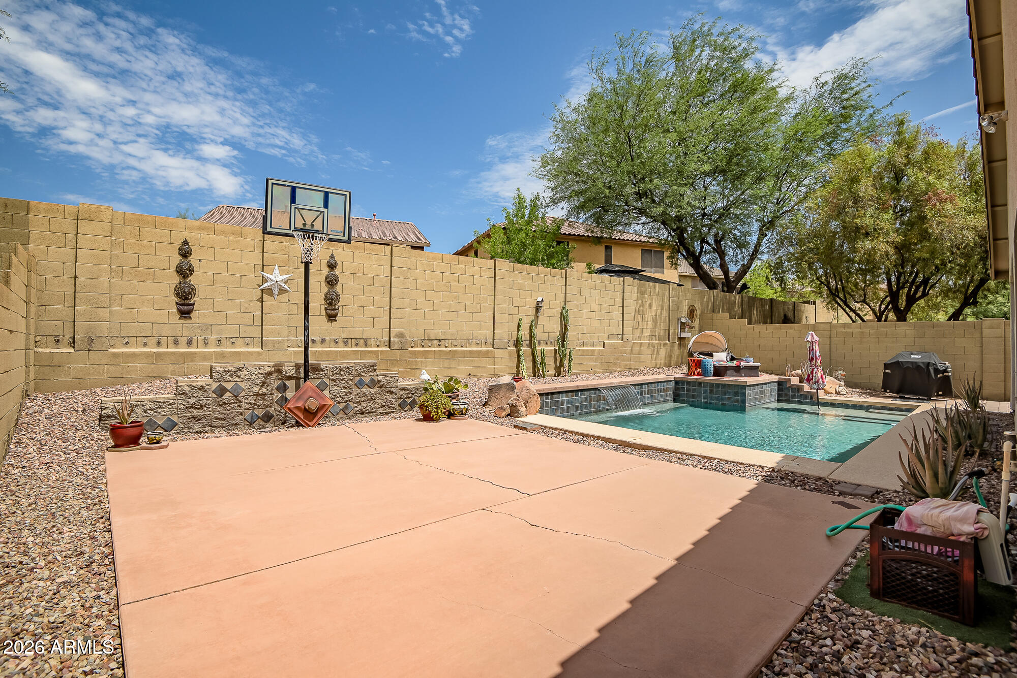 3344 W KING Drive