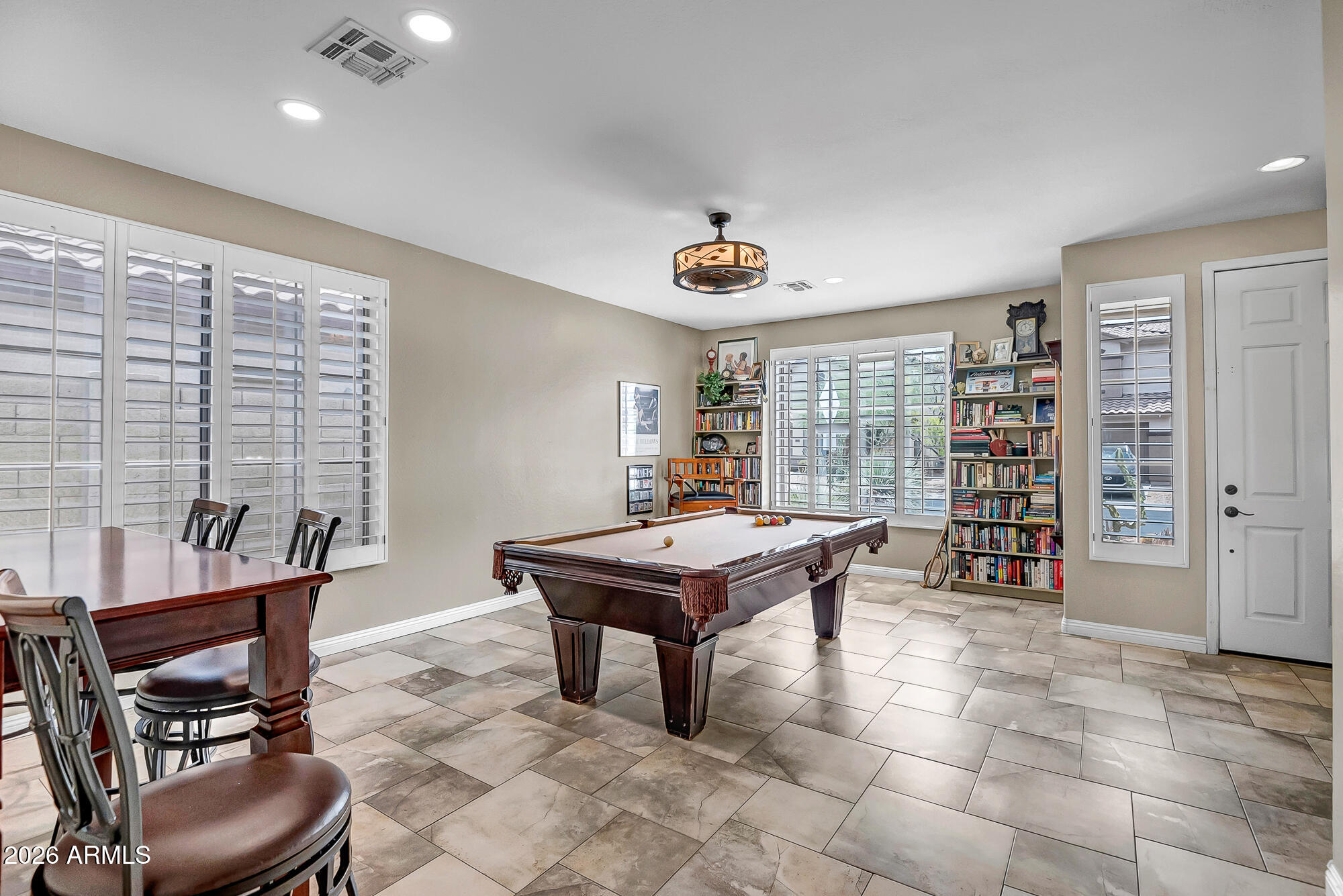 3344 W KING Drive