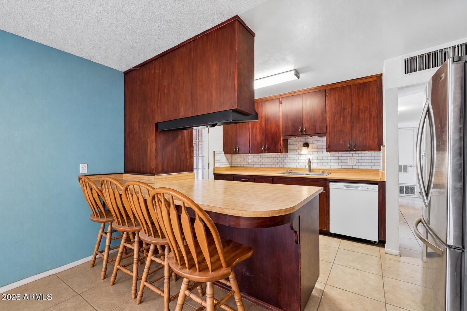 3408 W LAUREL Lane