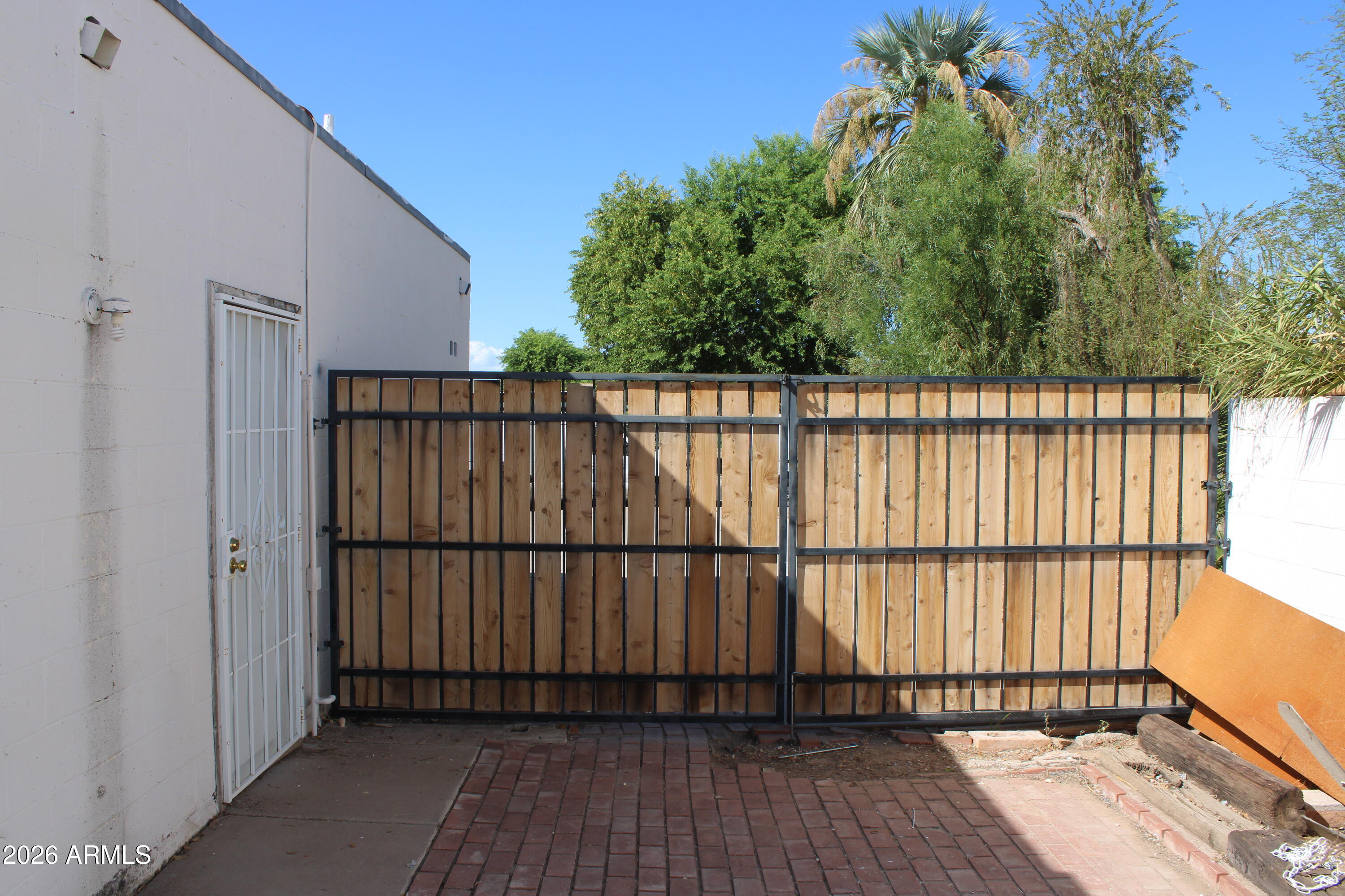 5233 W MOUNTAIN VIEW Road