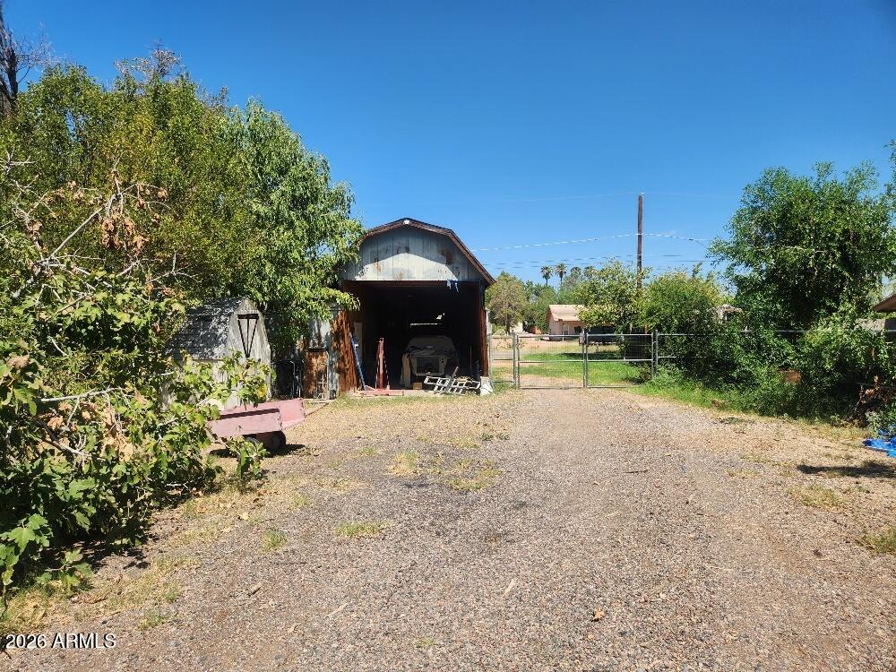 853 W STANFORD Avenue