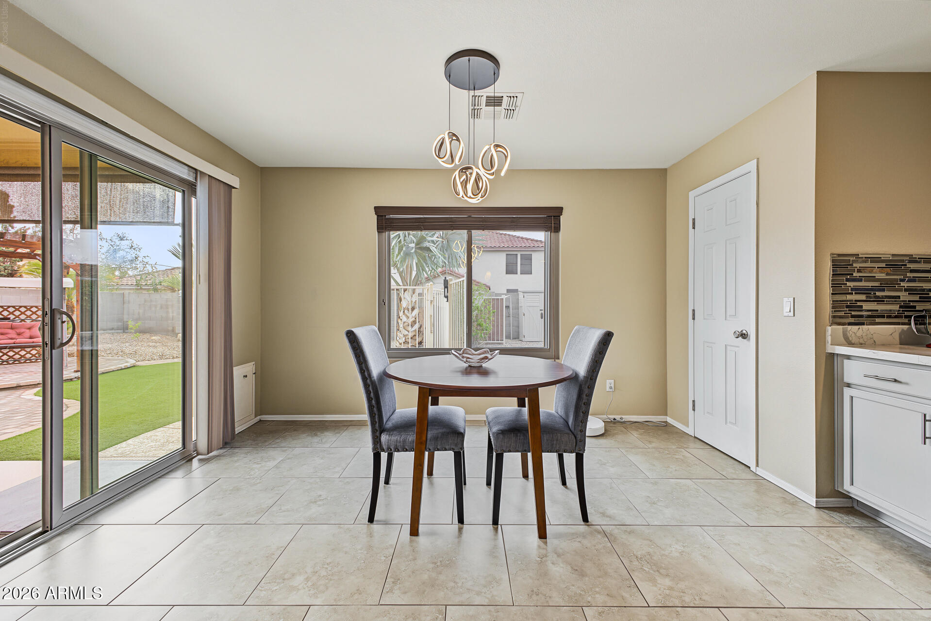 2141 E FLINTLOCK Way