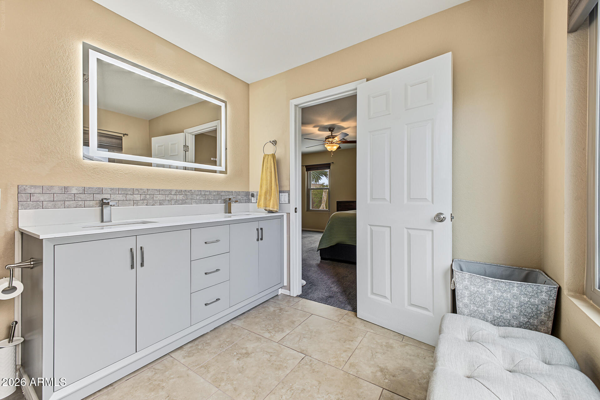 2141 E FLINTLOCK Way