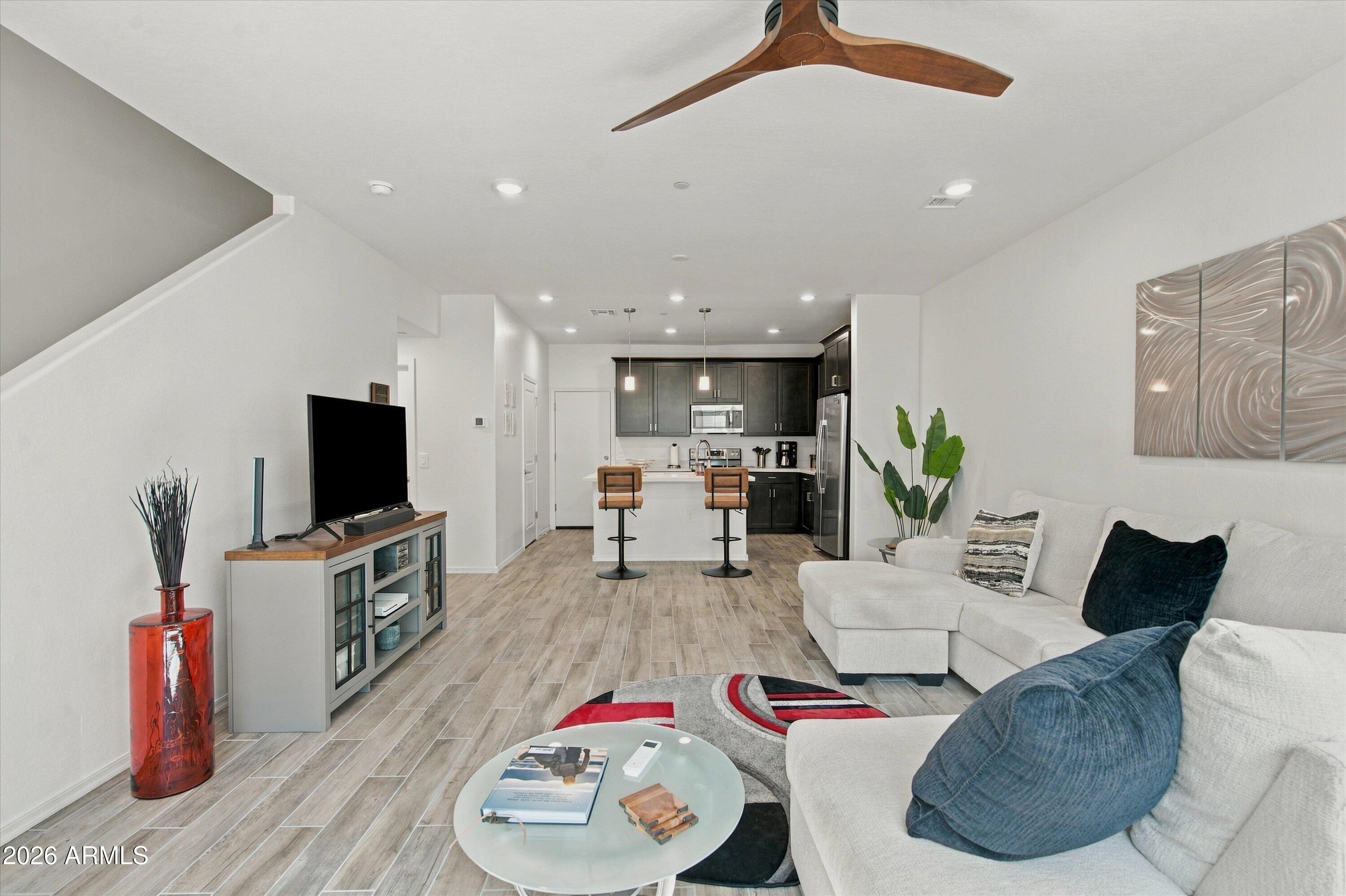 1821 E BERNIE Lane 104