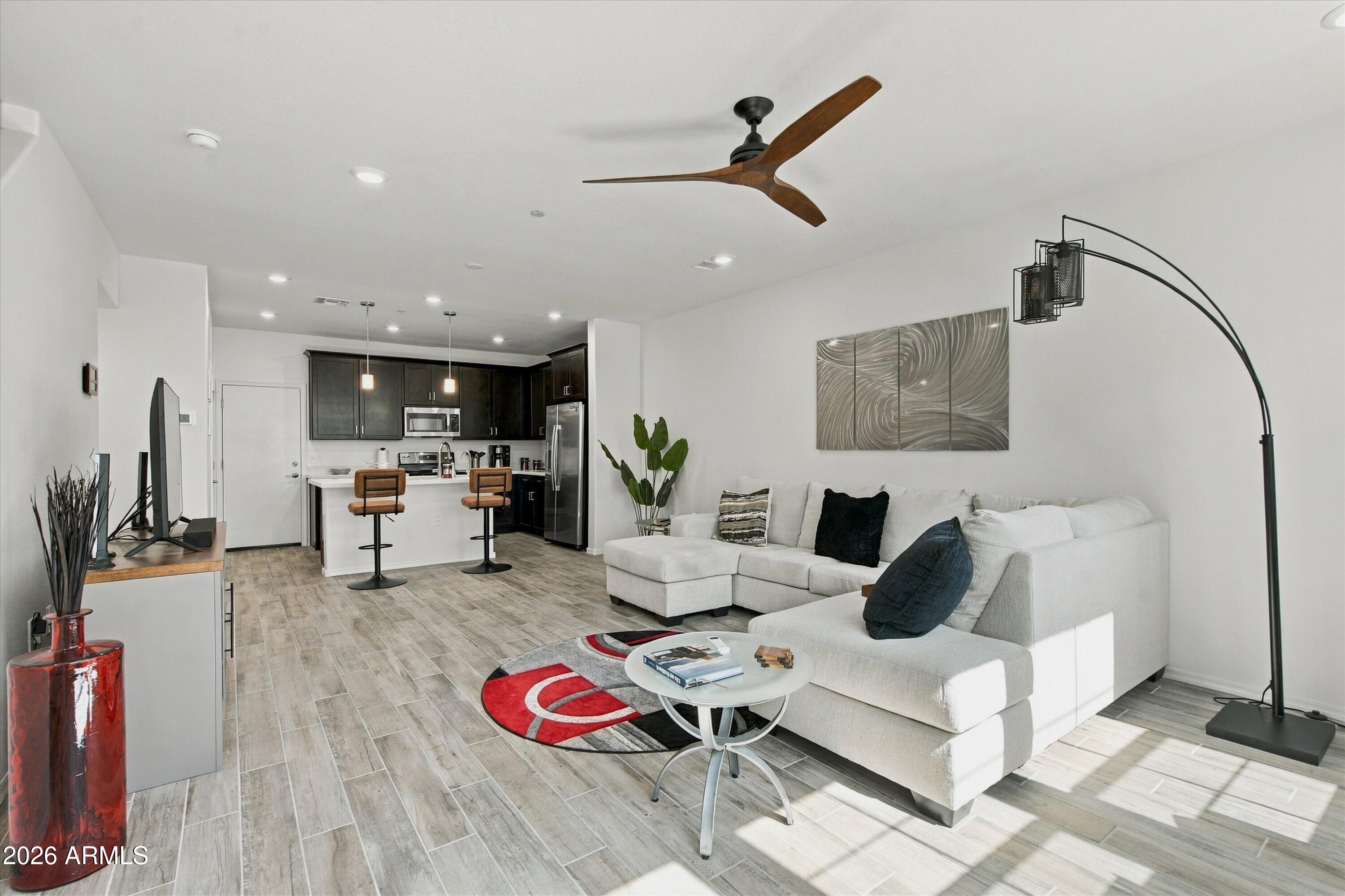 1821 E BERNIE Lane 104