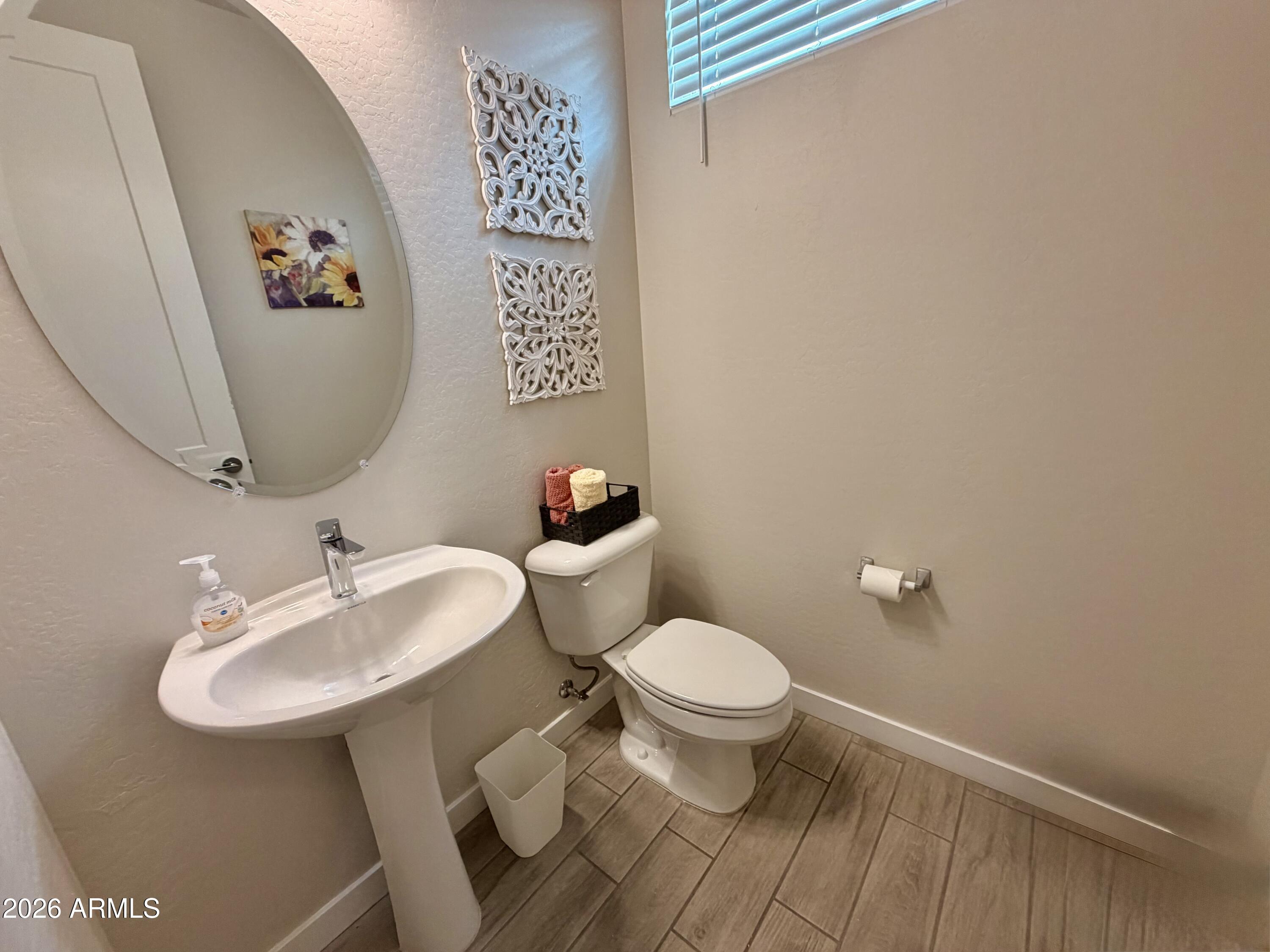 1370 E AVENIDA ISABELA