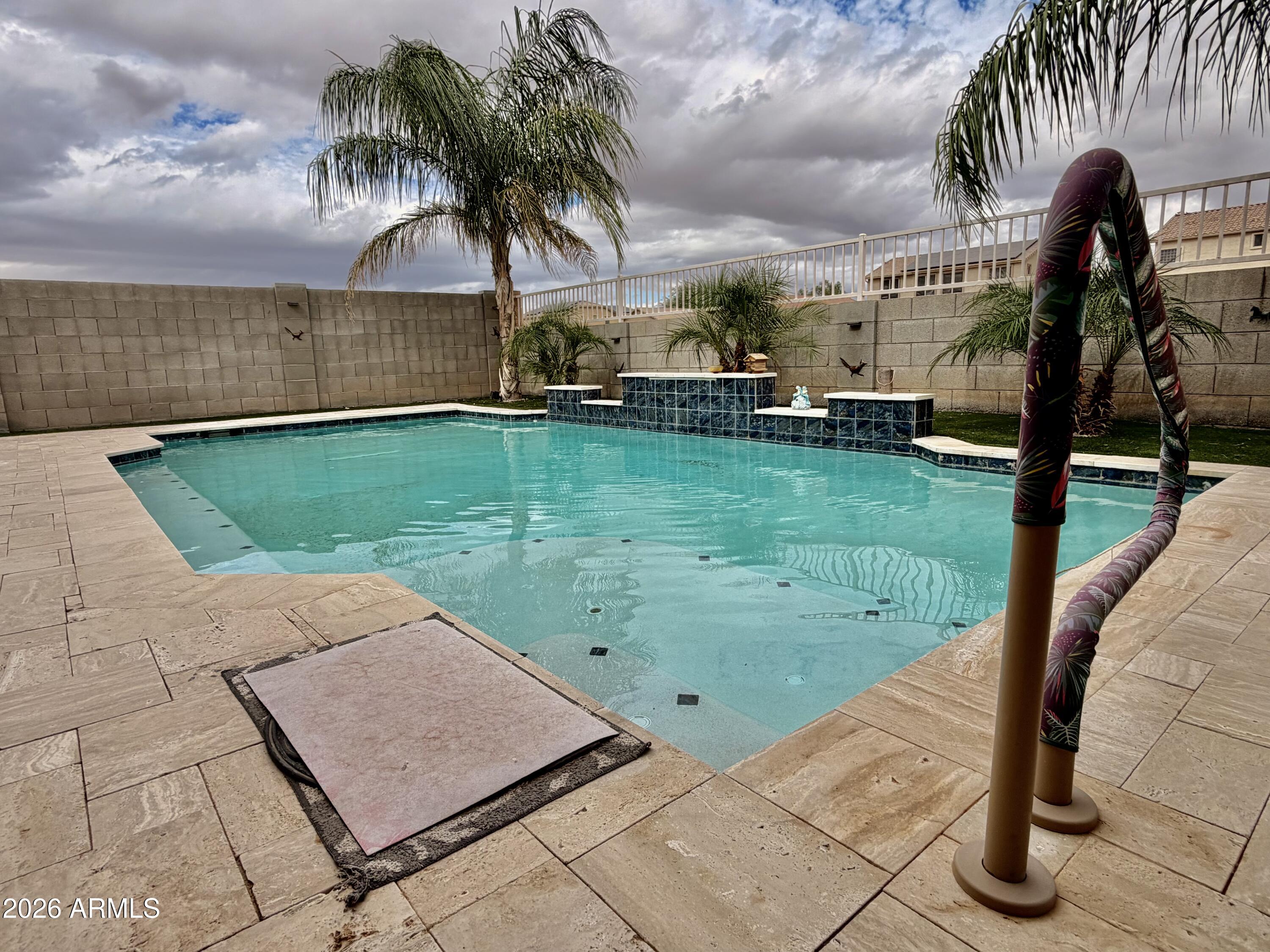 1370 E AVENIDA ISABELA