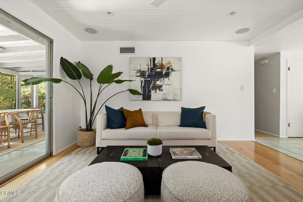 141 W Bonita Avenue