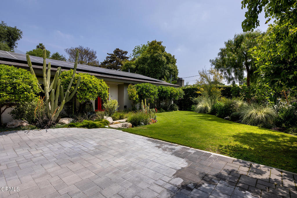 141 W Bonita Avenue