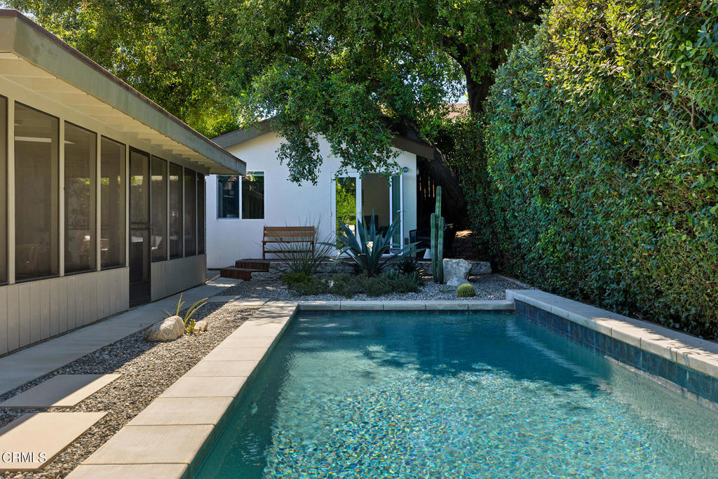 141 W Bonita Avenue