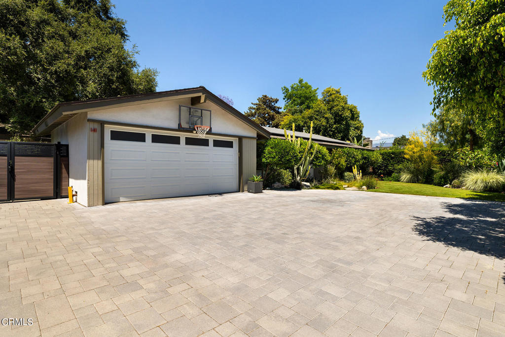 141 W Bonita Avenue