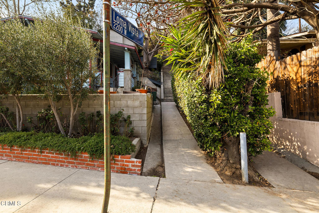 2319 W Loma Vista Place