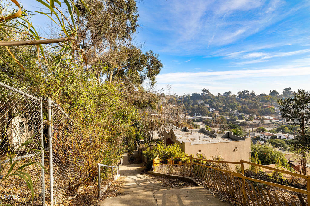 2319 W Loma Vista Place