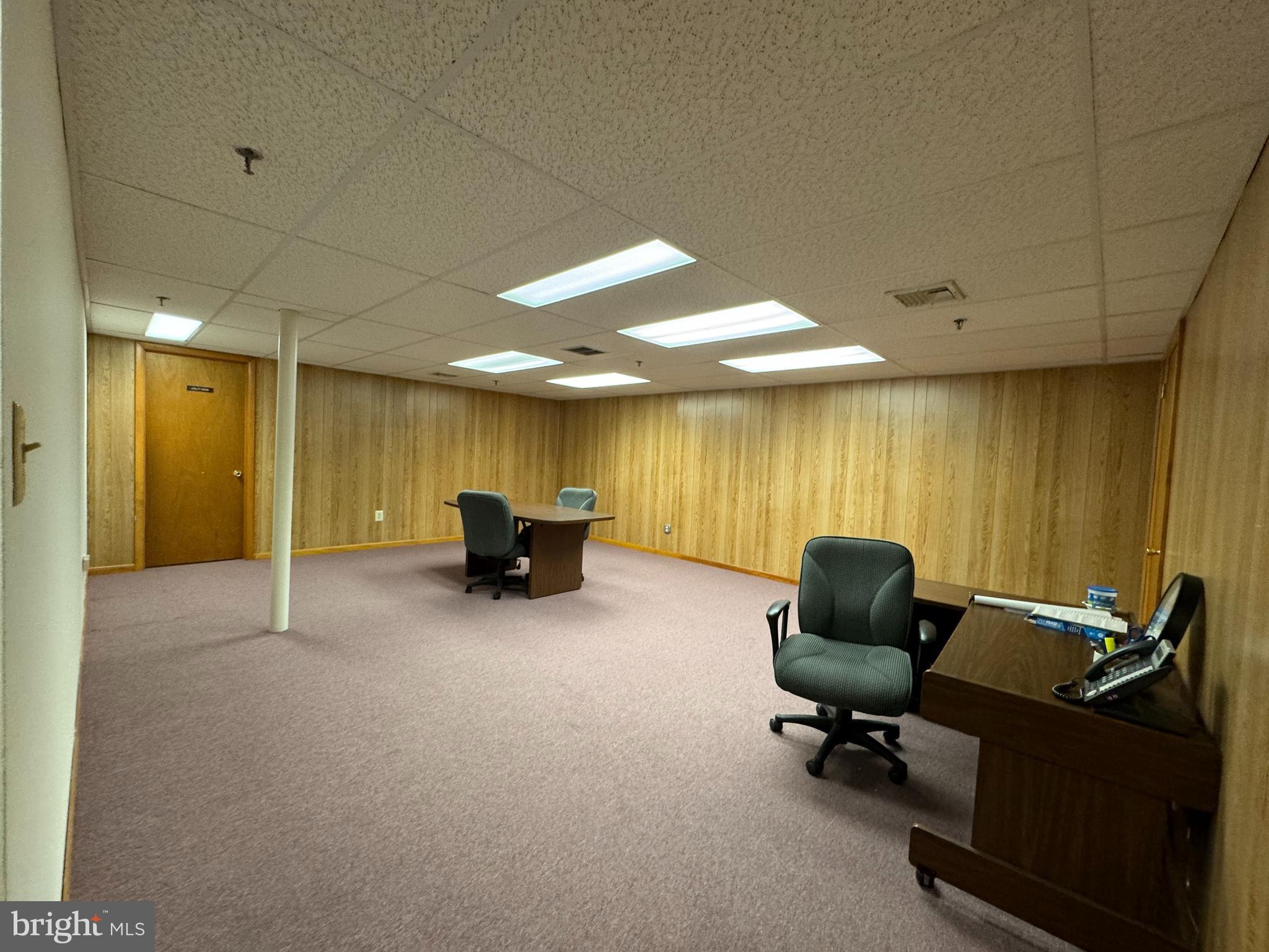 504 CORPORATE DRIVE W W