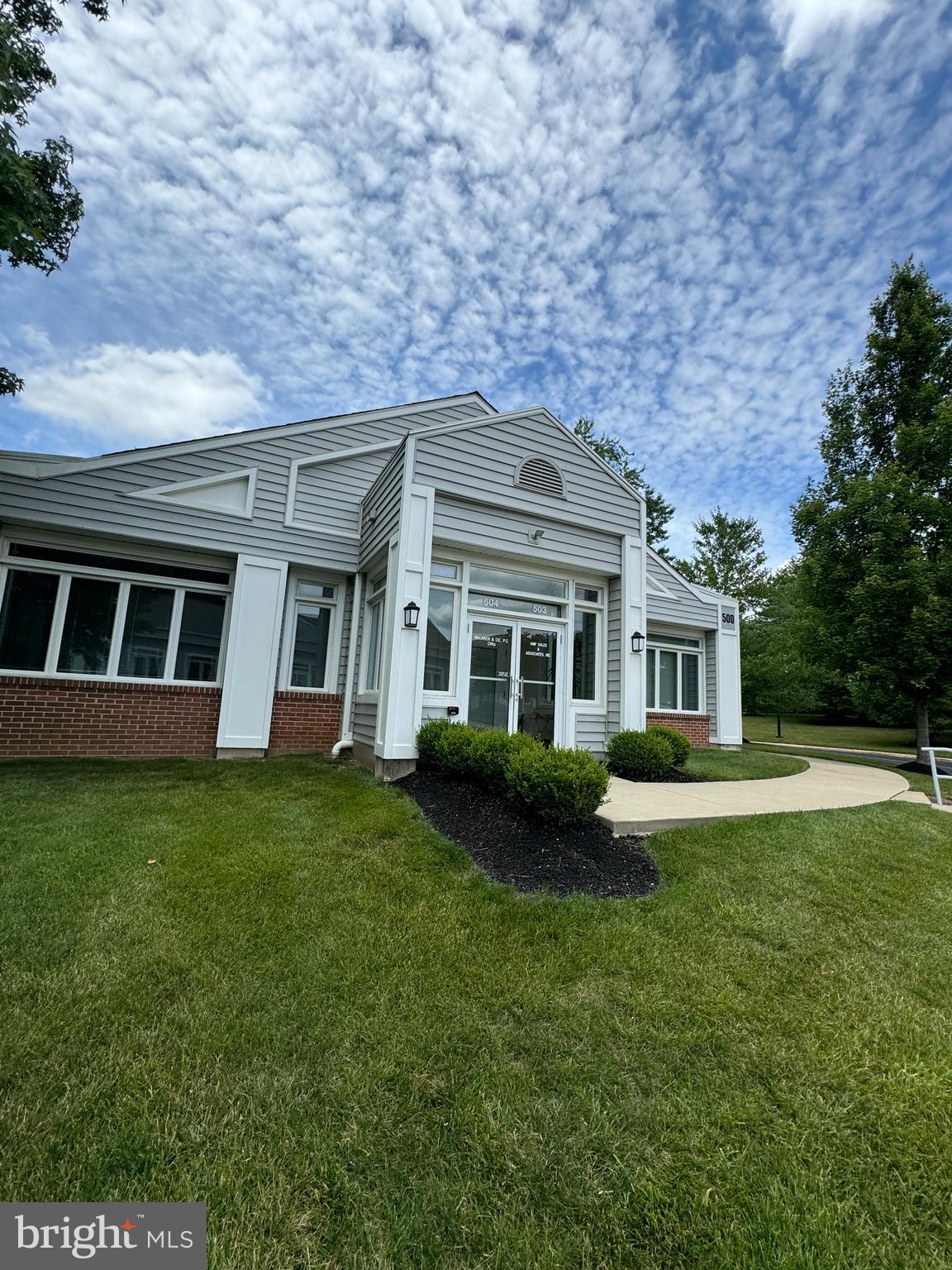 504 CORPORATE DRIVE W W