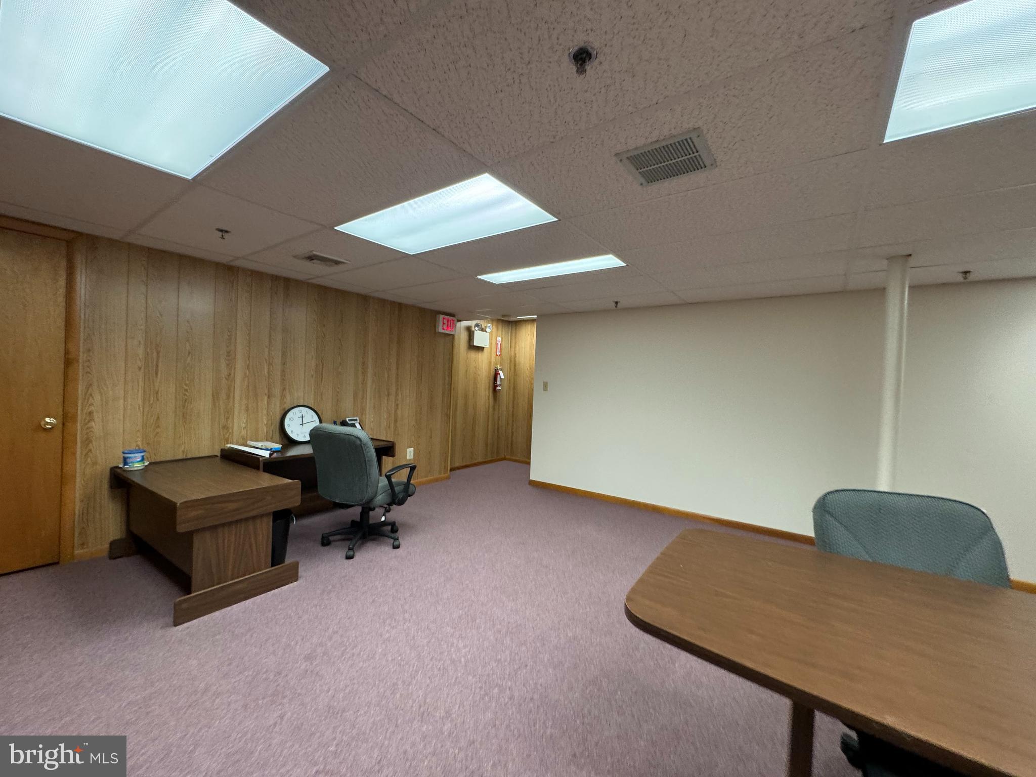 504 CORPORATE DRIVE W W